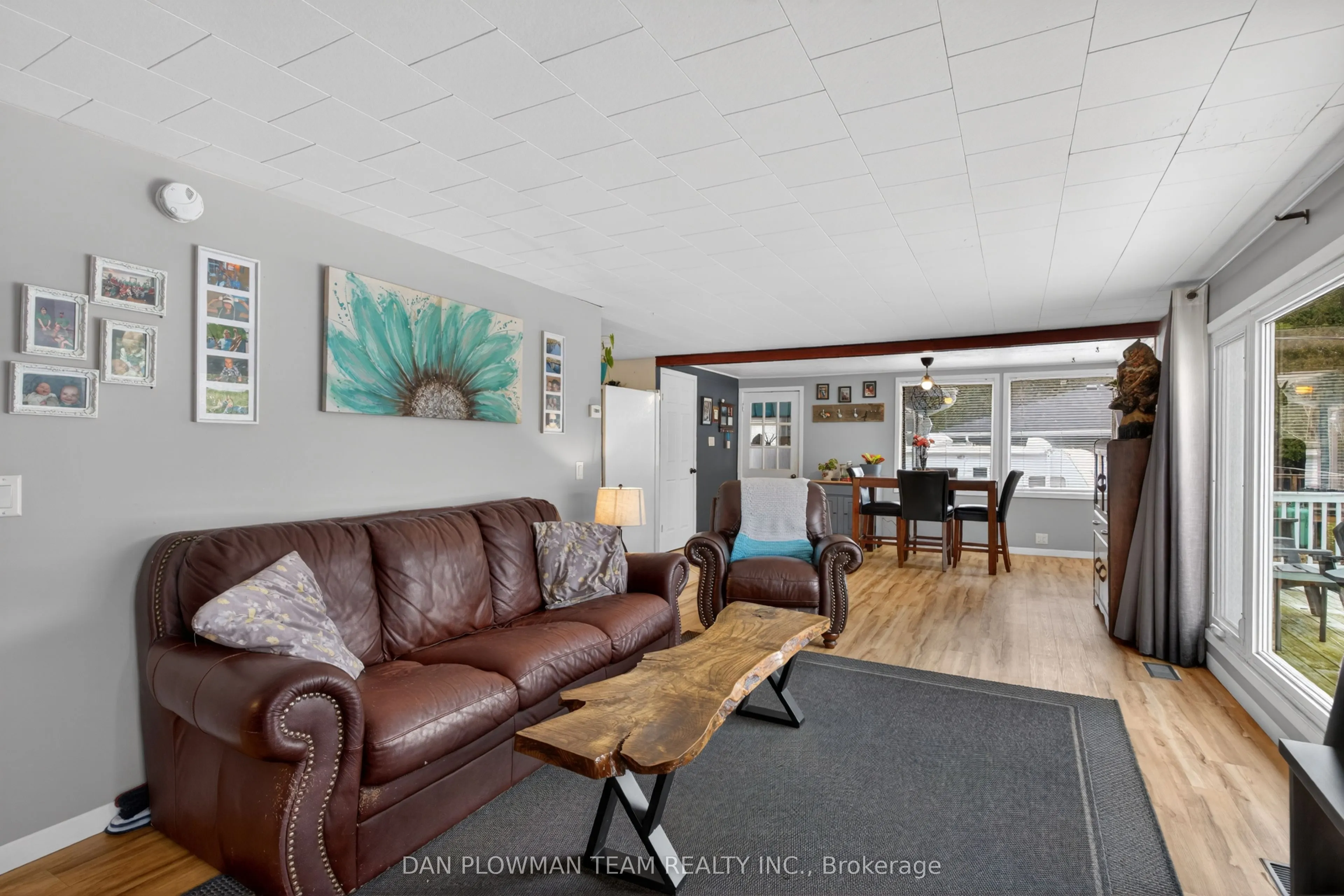 1545 Westview Crescent
