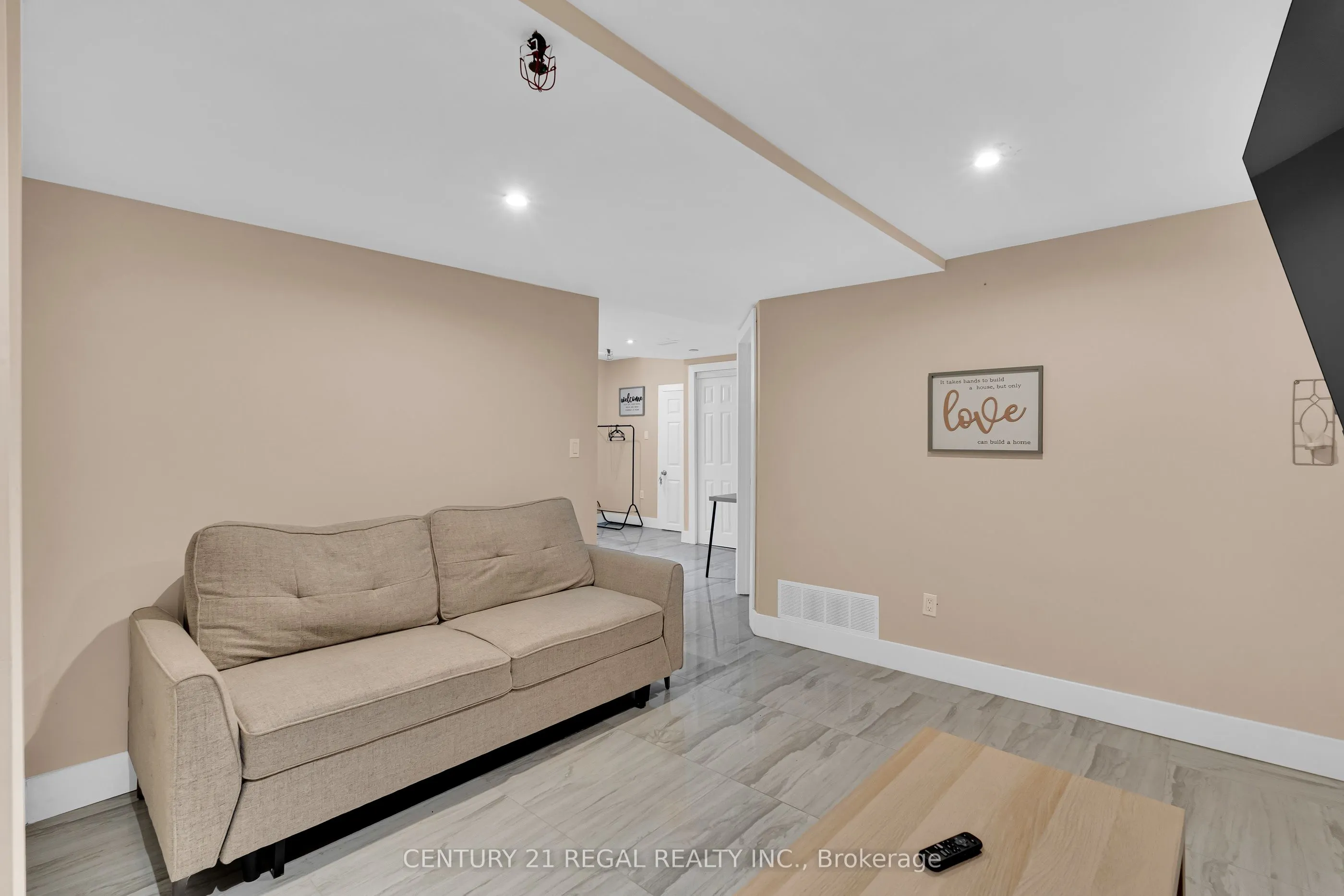 942 Tecumseh Road E