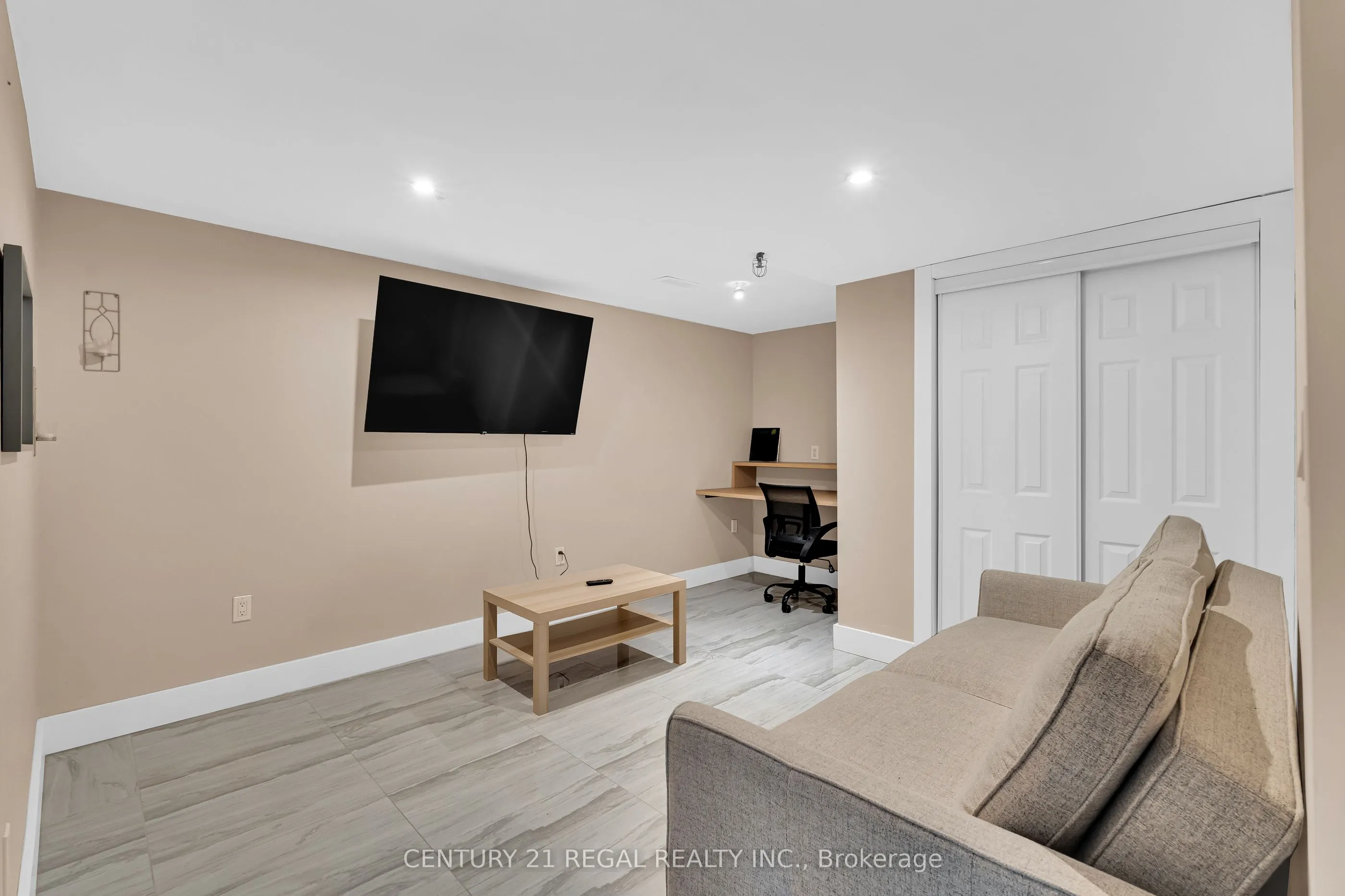 942 Tecumseh Road E
