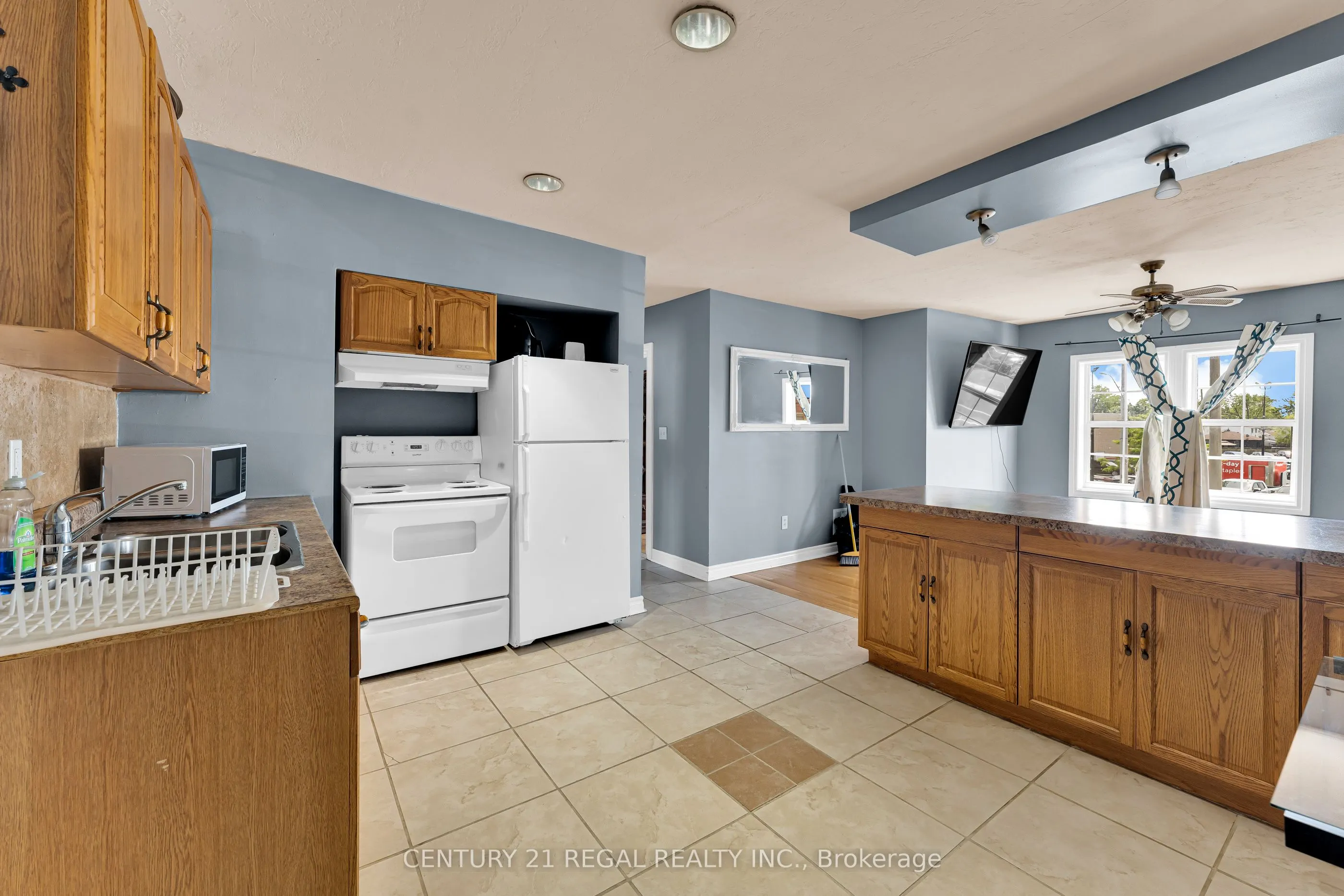 942 Tecumseh Road E