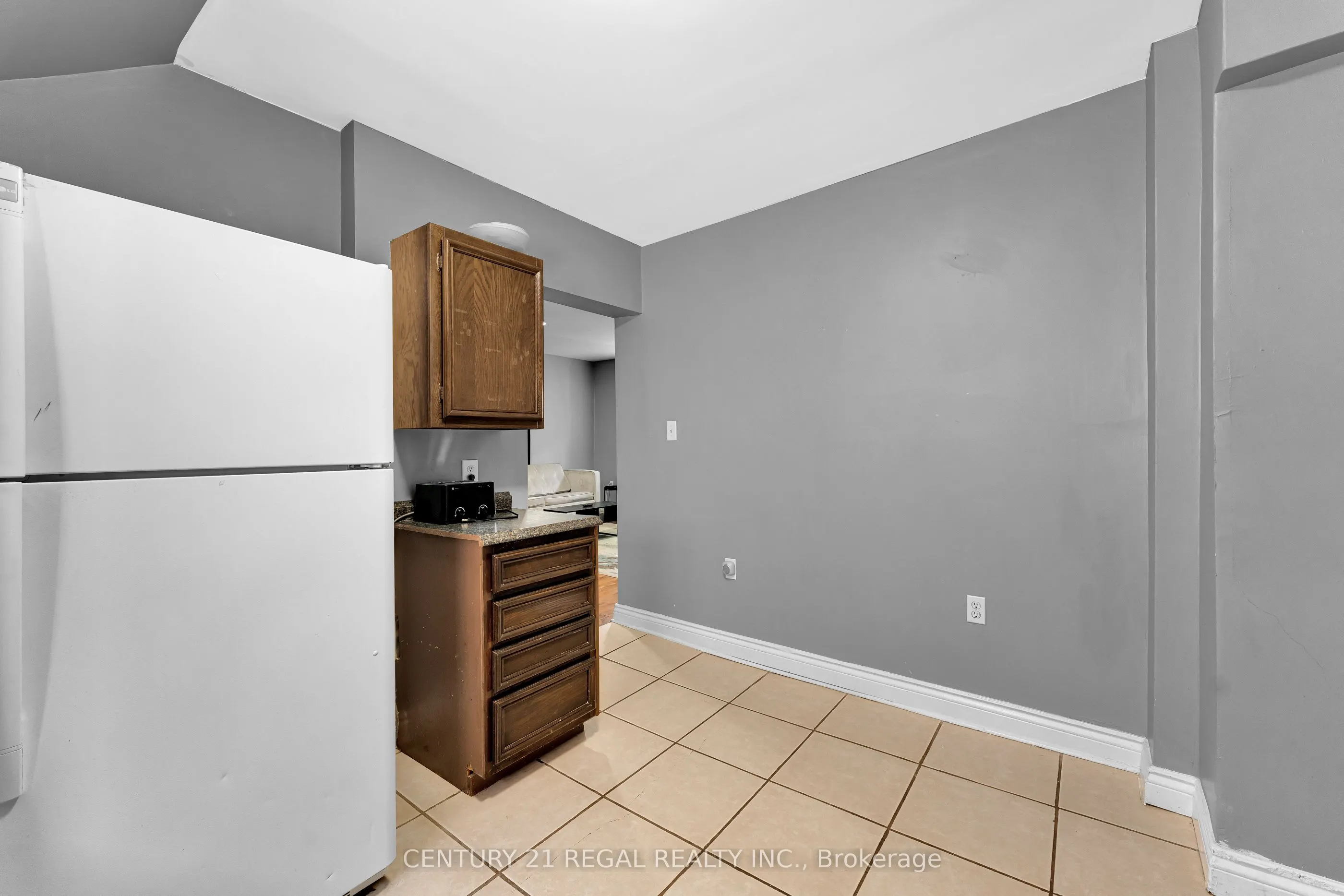 942 Tecumseh Road E