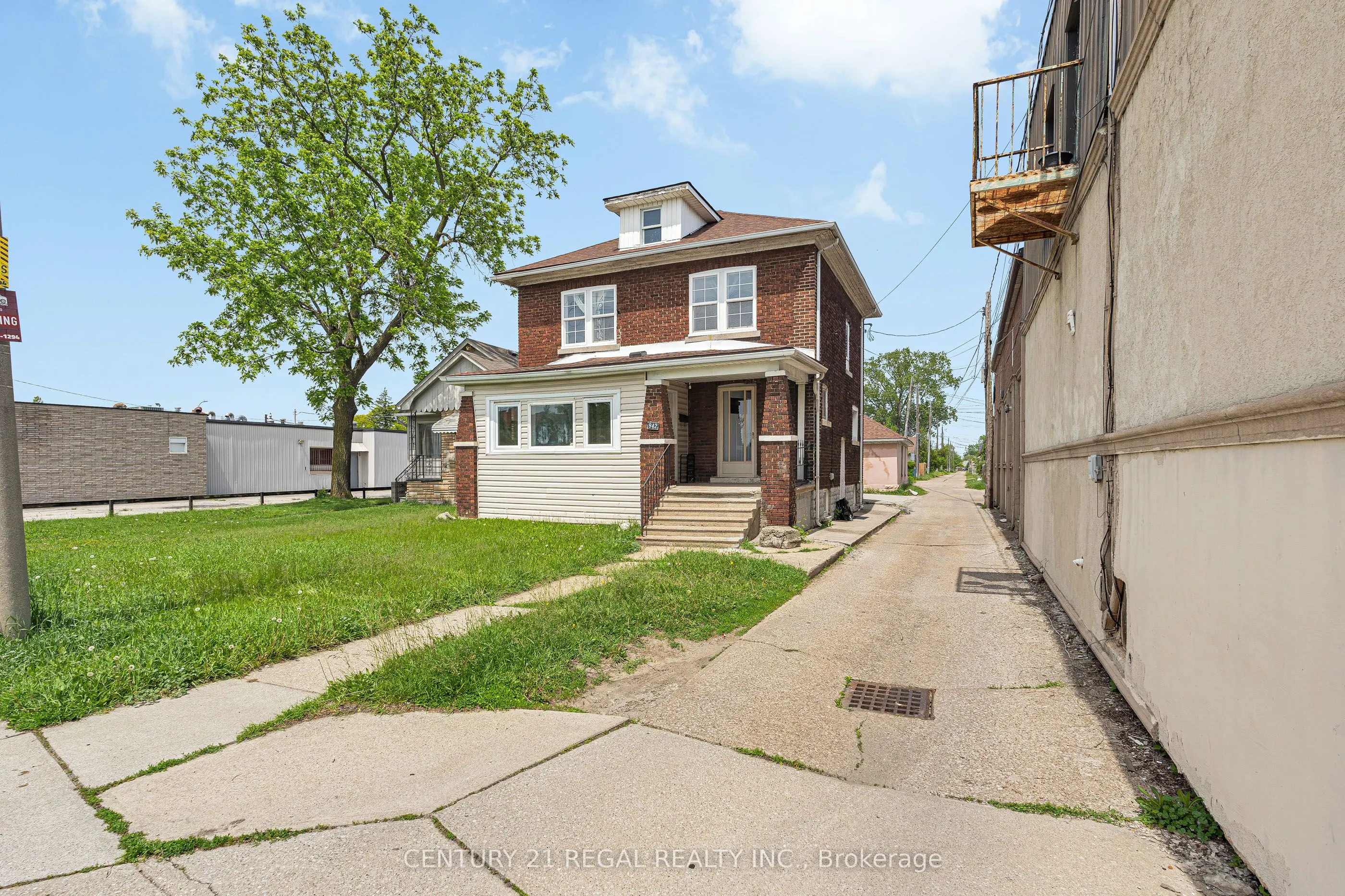 942 Tecumseh Road E