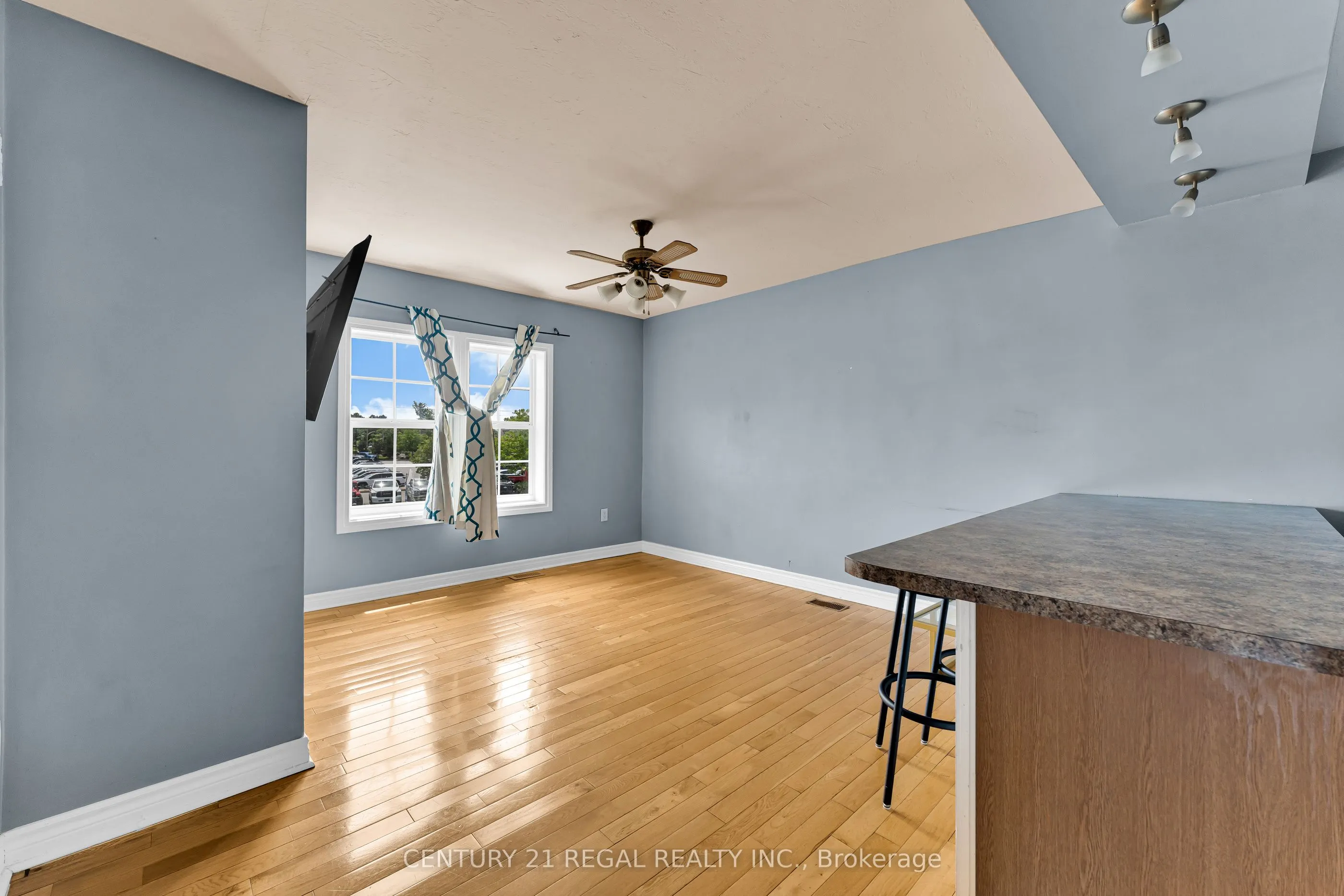 942 Tecumseh Road E