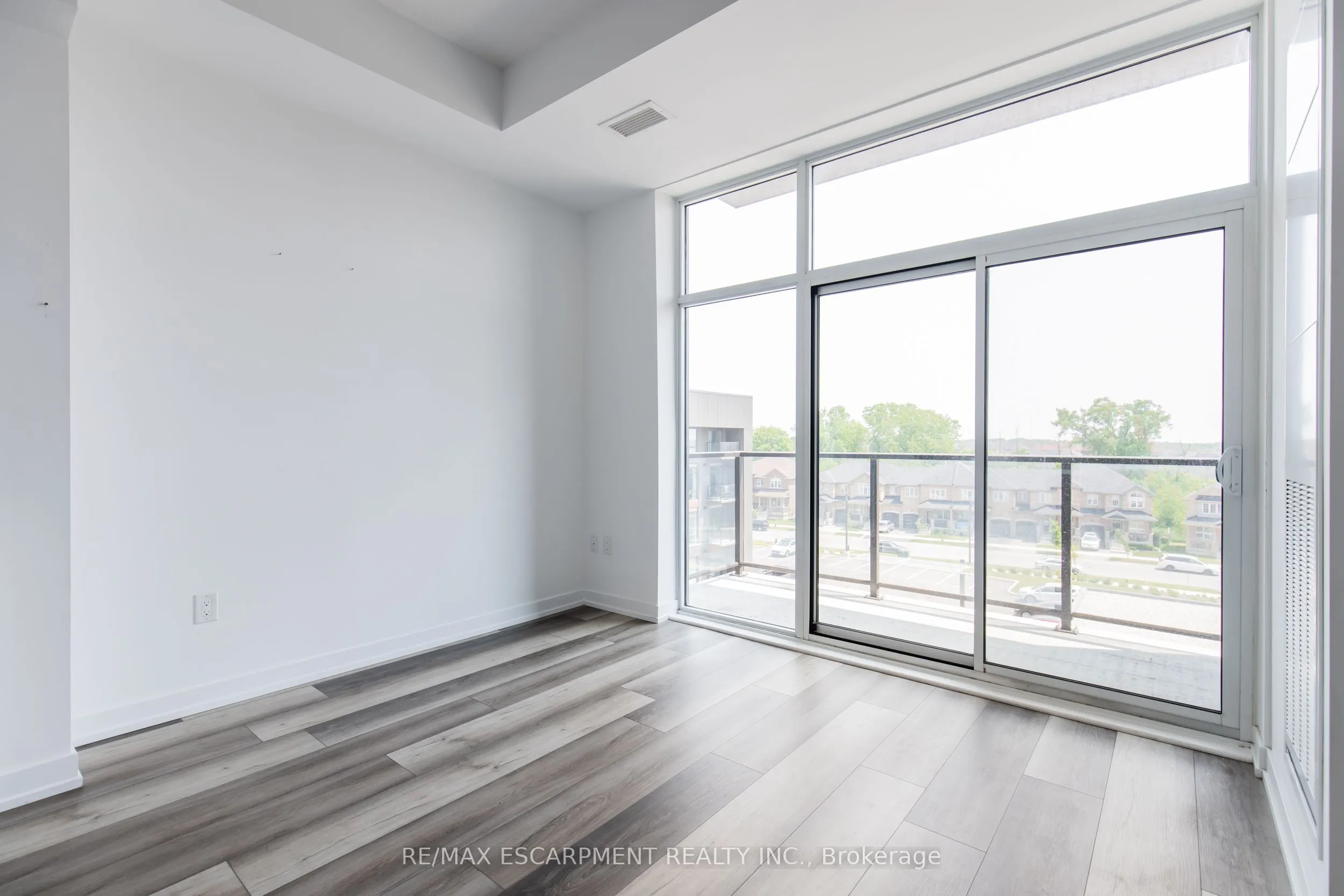450 Dundas Street E #416