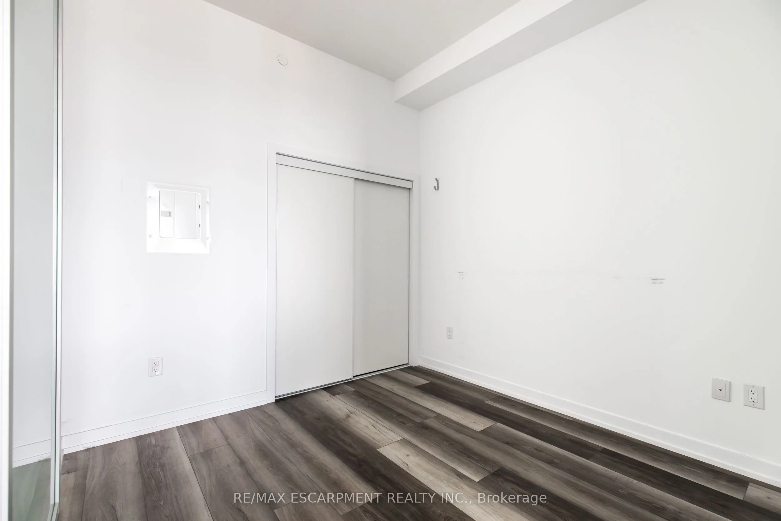 450 Dundas Street E #416