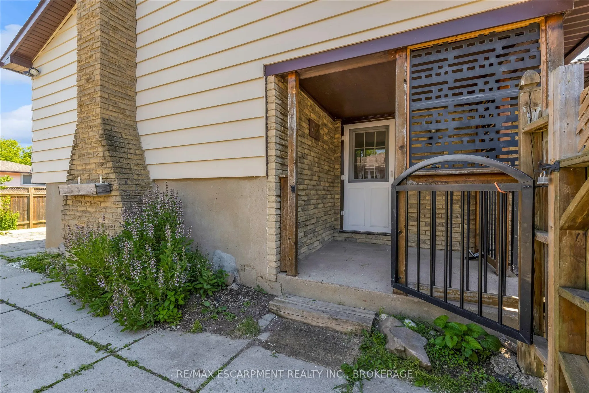 49 Grove Avenue