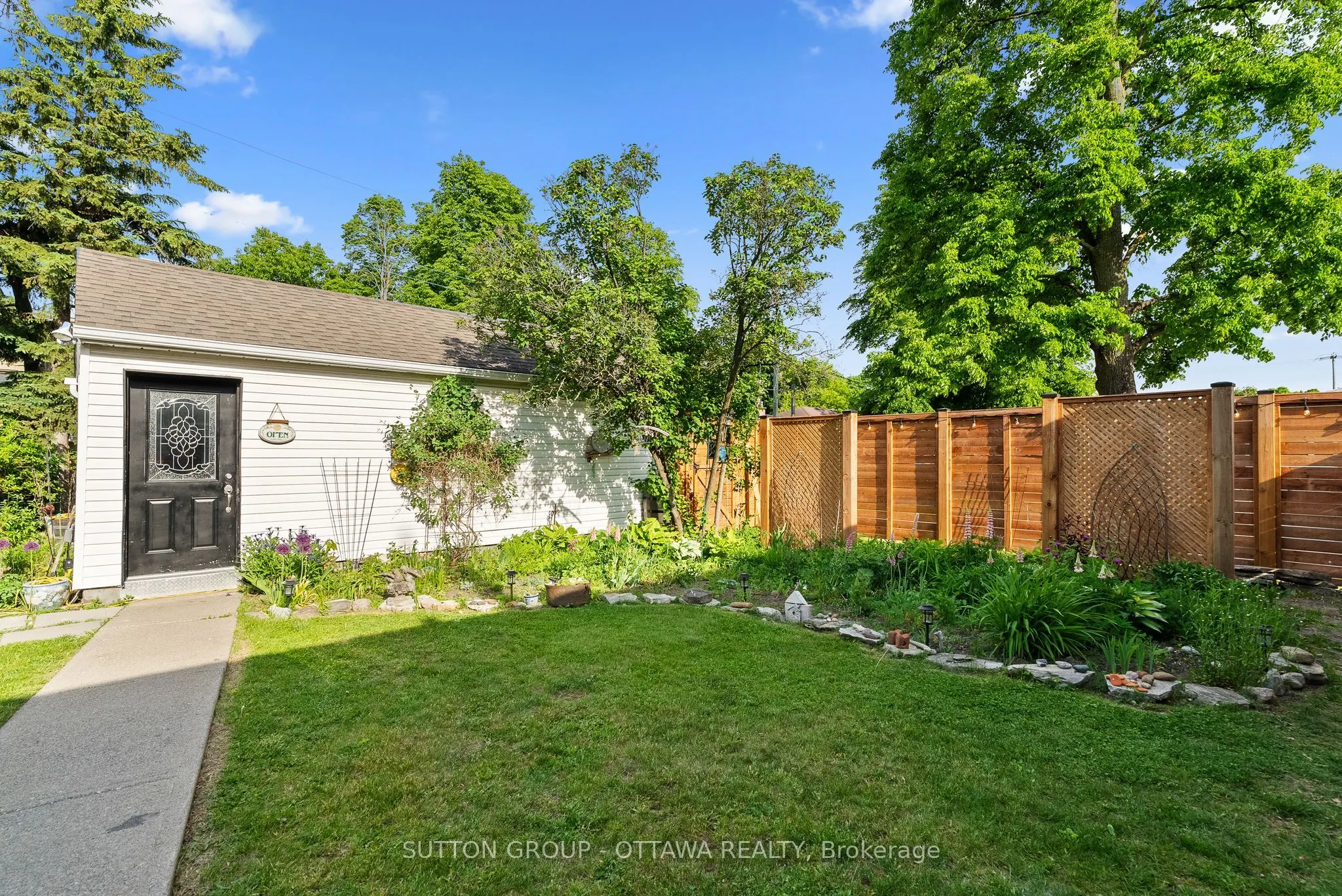 2461 Alta Vista Drive
