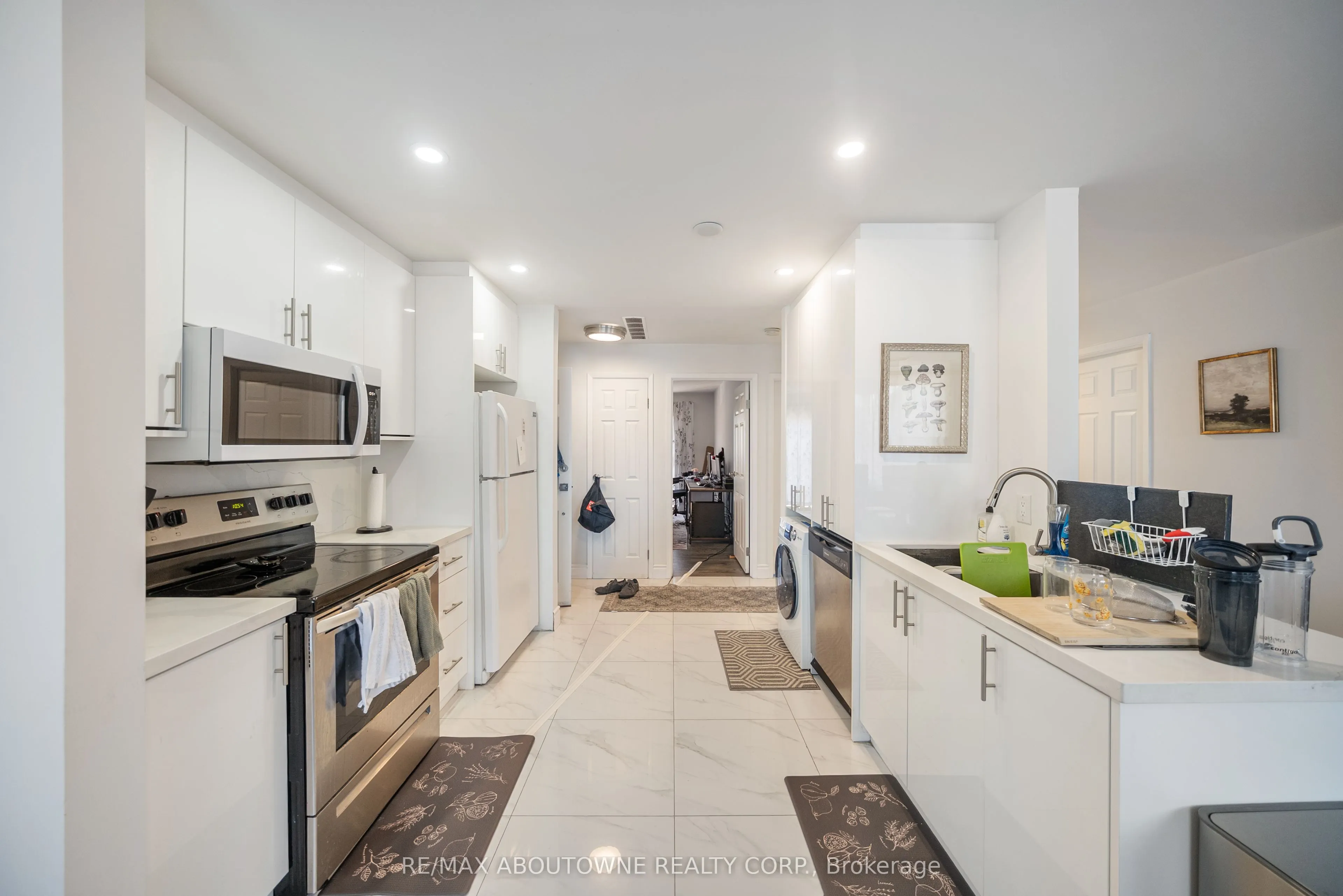 323 Upper Wentworth Street
