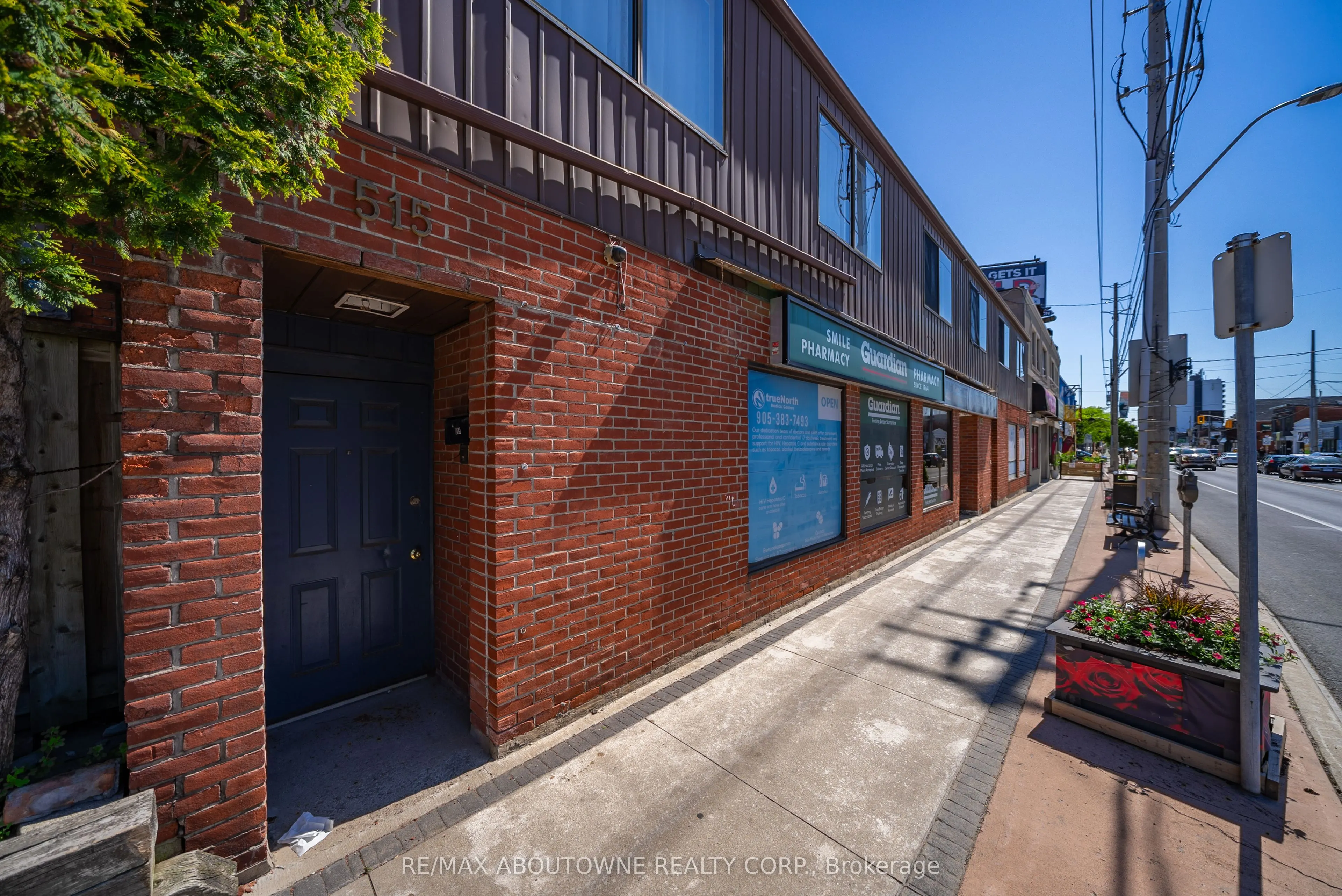 323 Upper Wentworth Street
