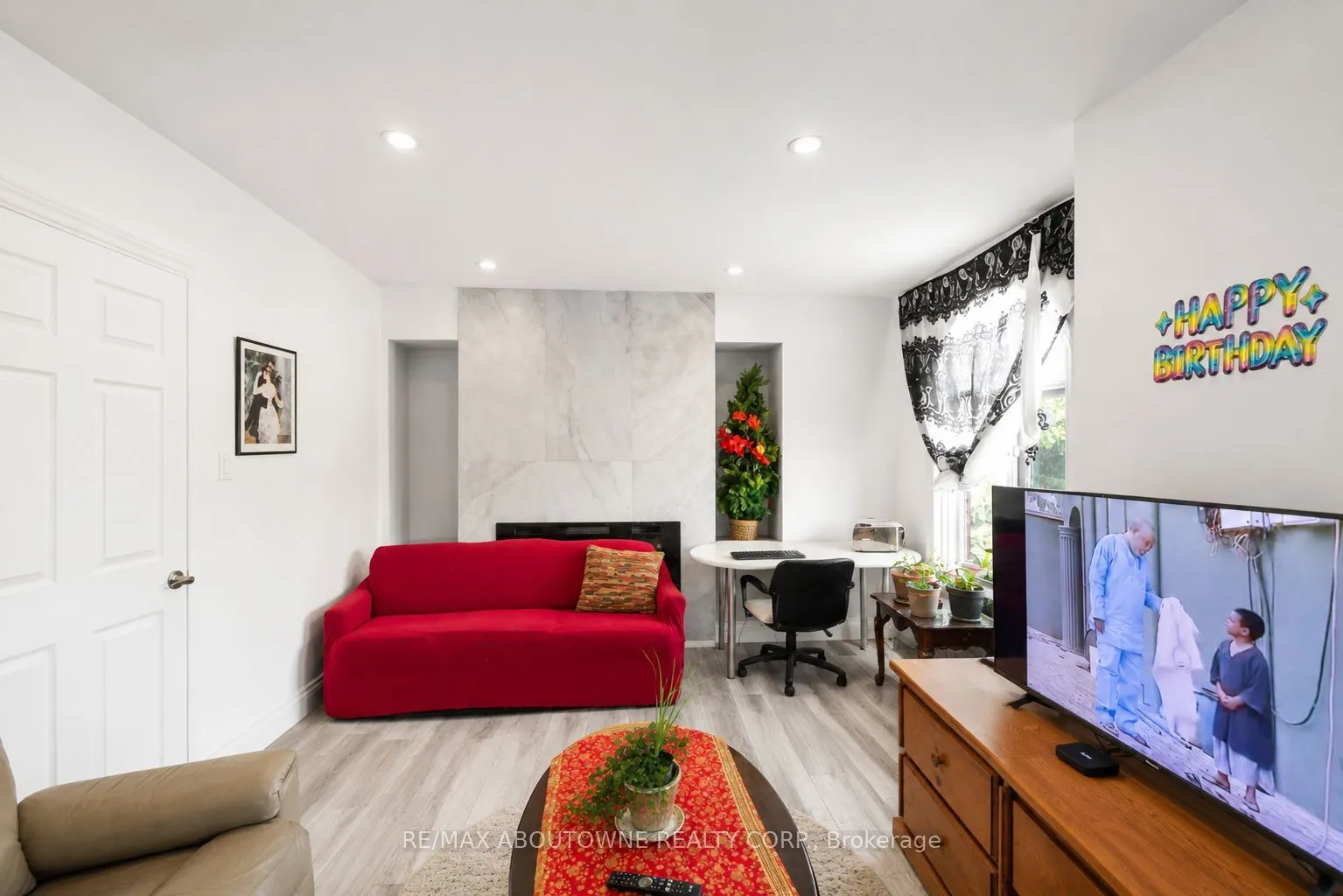 323 Upper Wentworth Street