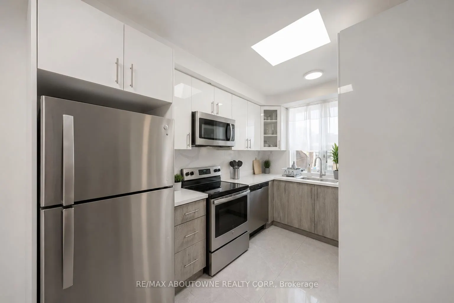 323 Upper Wentworth Street