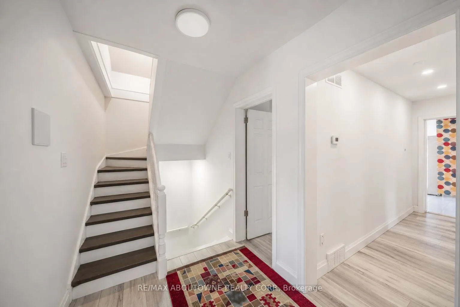 323 Upper Wentworth Street