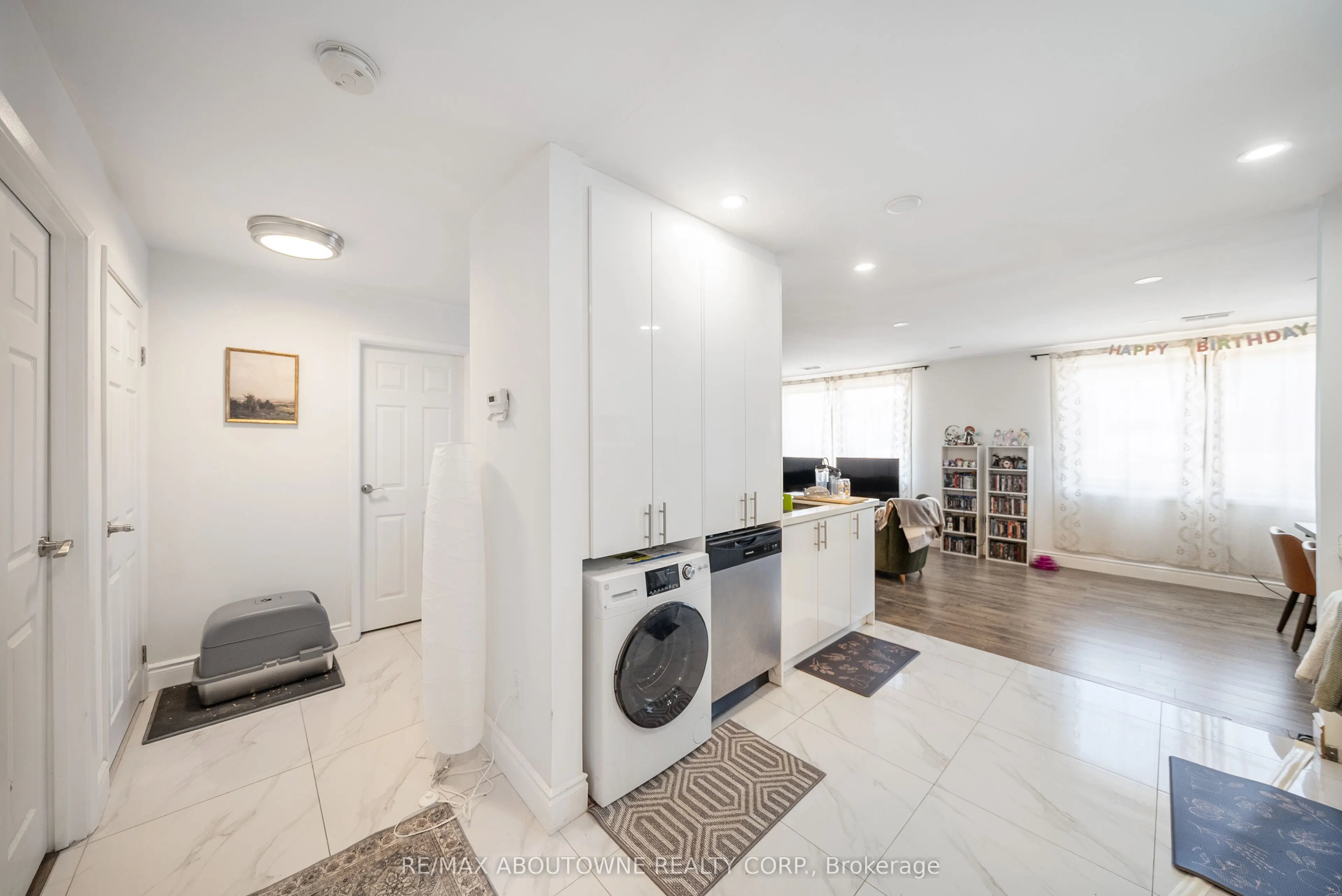 323 Upper Wentworth Street