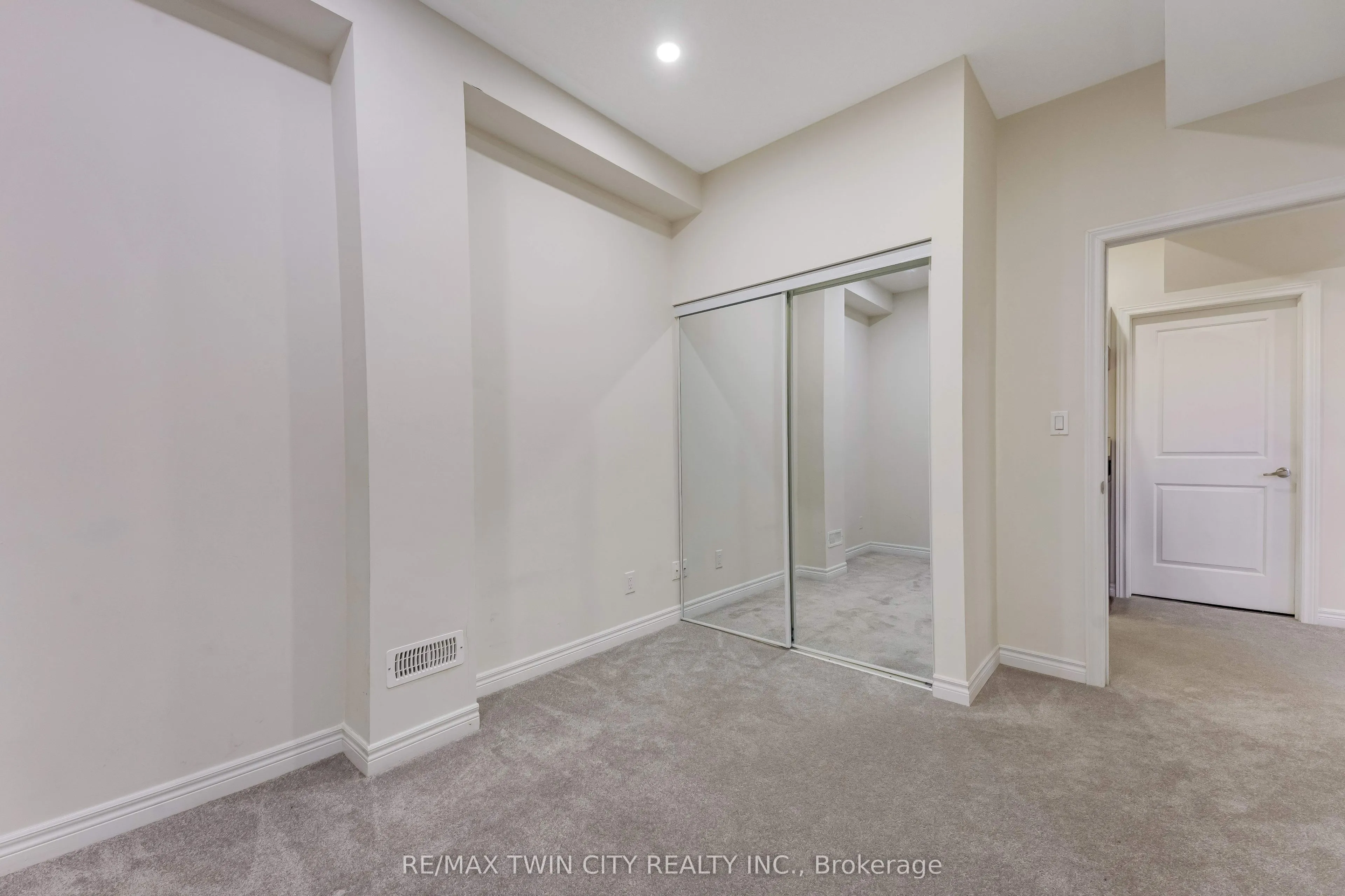 106 HALDIMAND Street