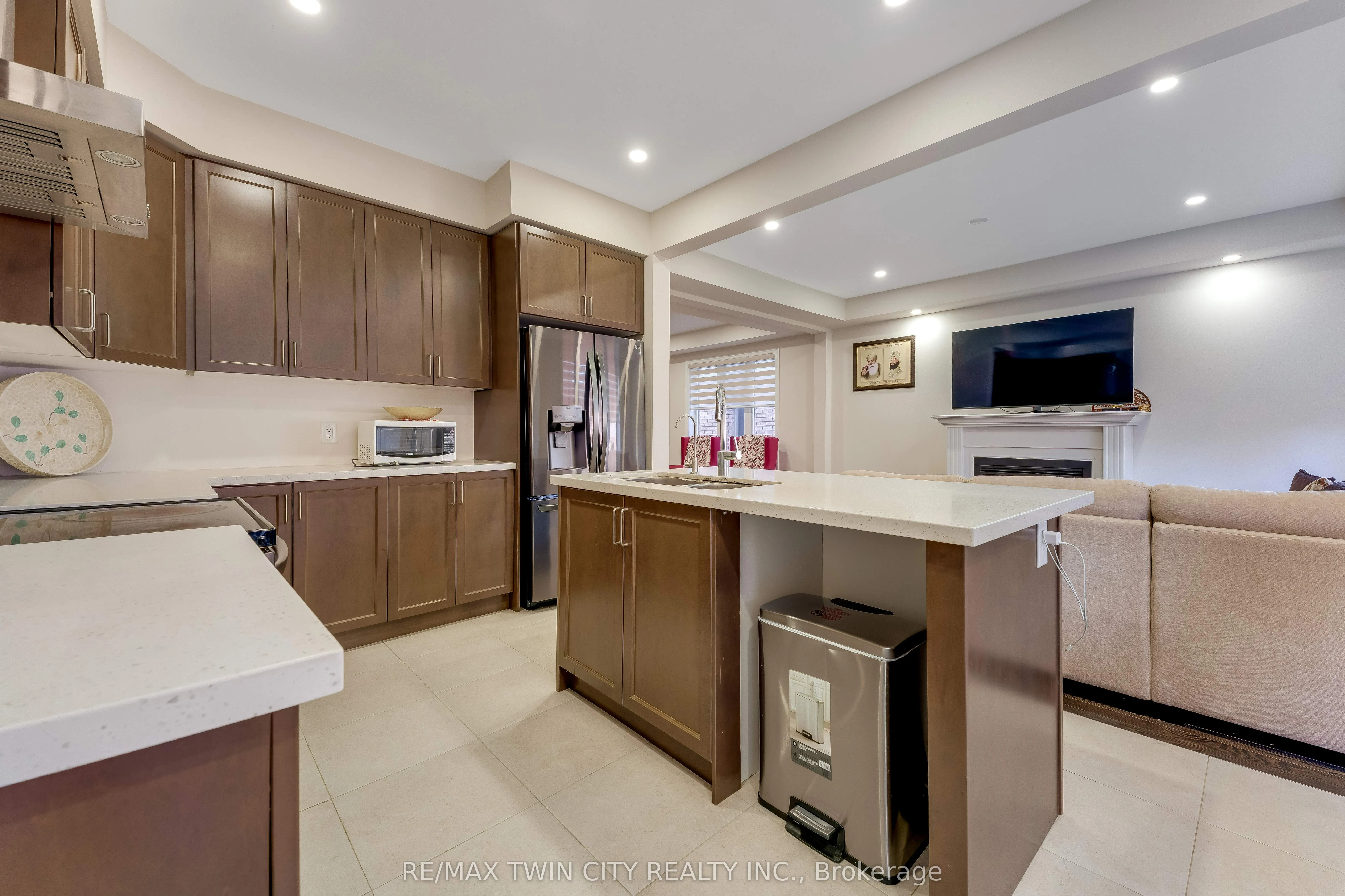 106 HALDIMAND Street