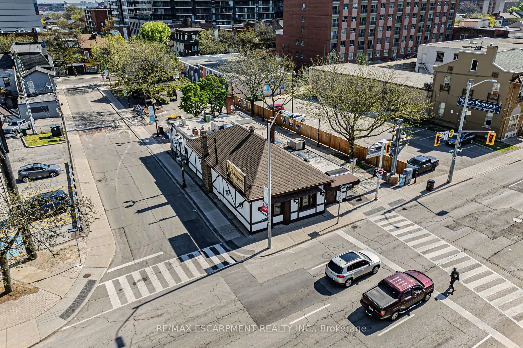 181 Main Street E