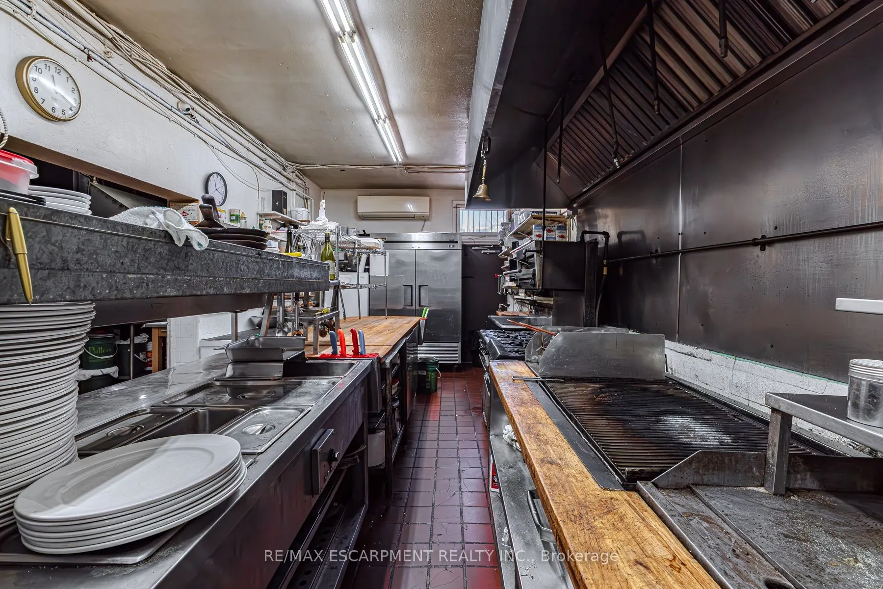 181 Main Street E