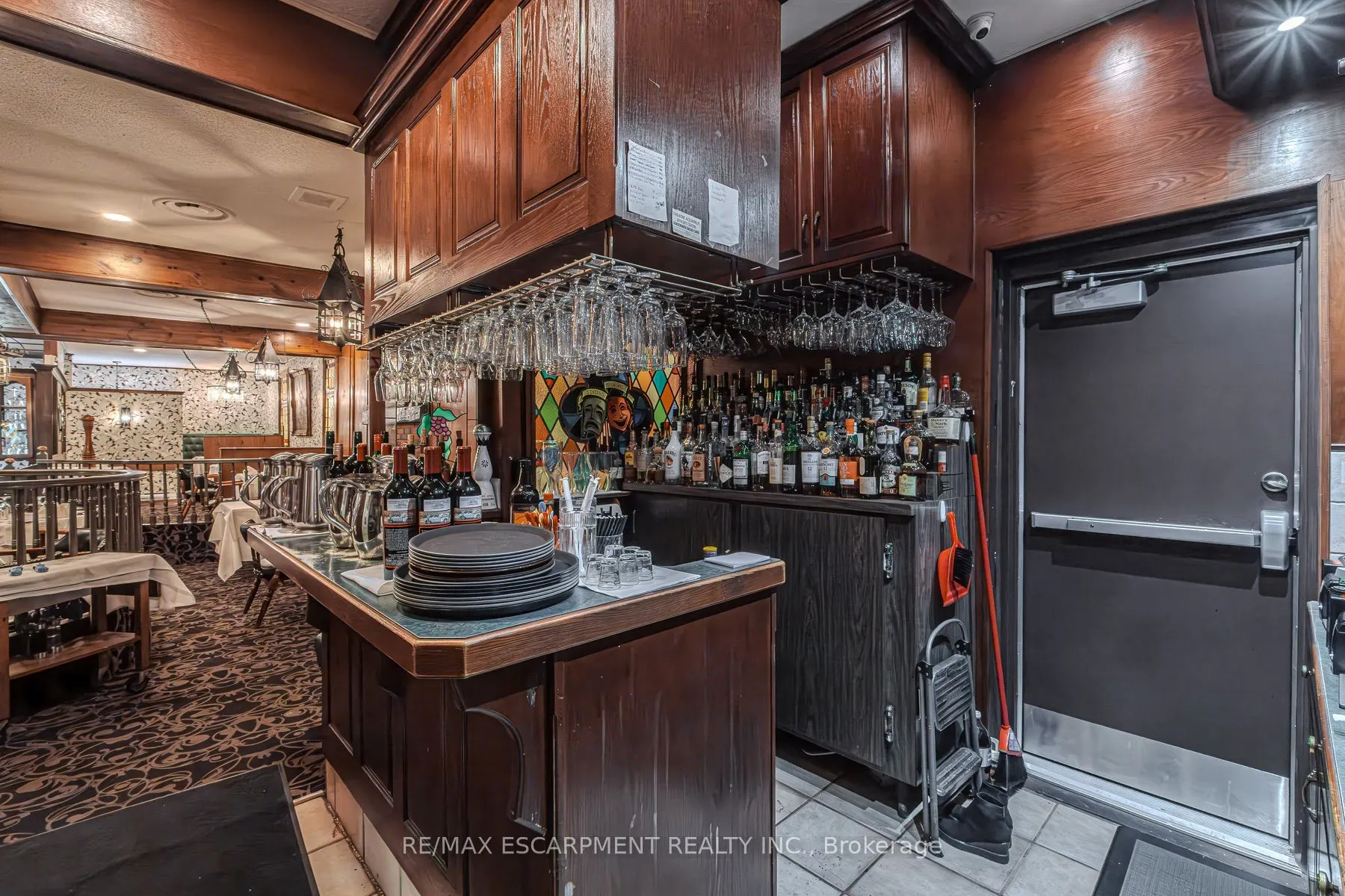 181 Main Street E