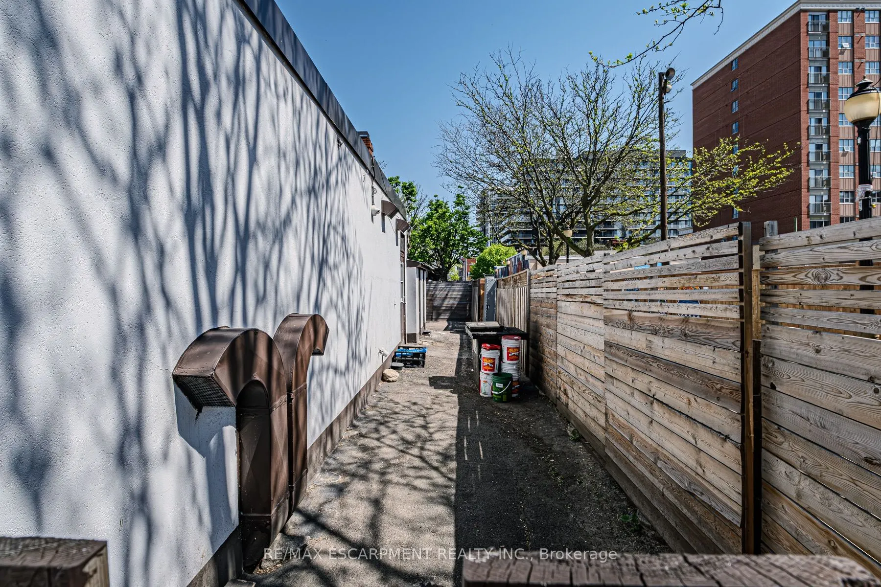 181 Main Street E