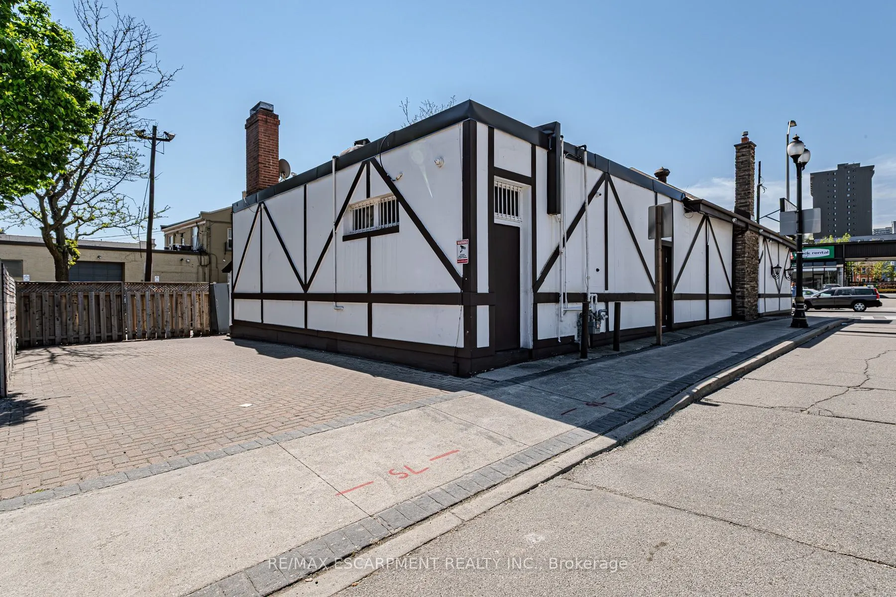 181 Main Street E