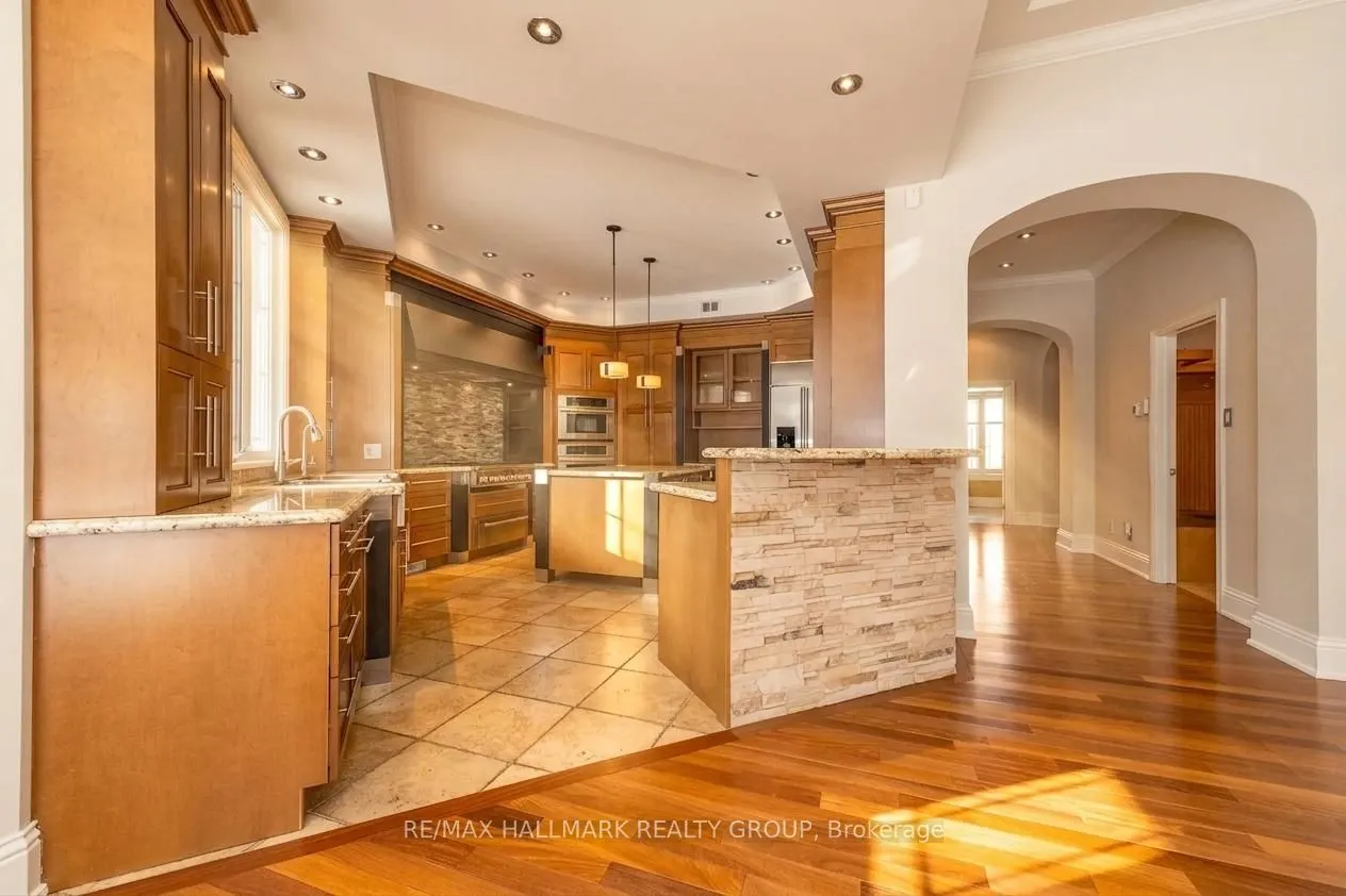 5800 Queenscourt Crescent