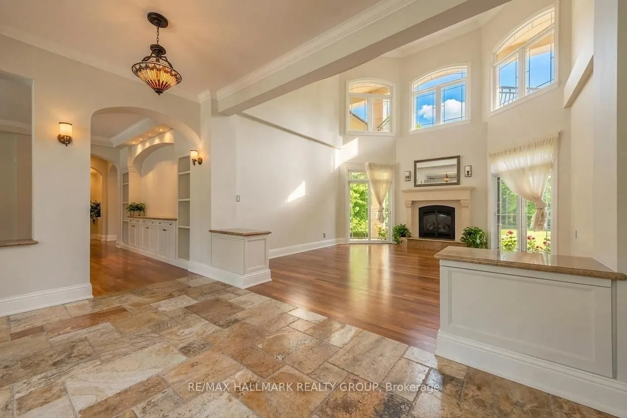 5800 Queenscourt Crescent