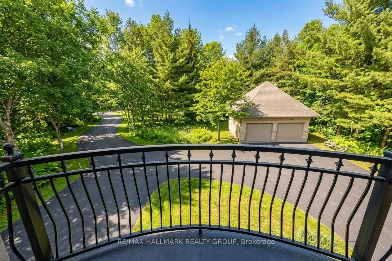 5800 Queenscourt Crescent
