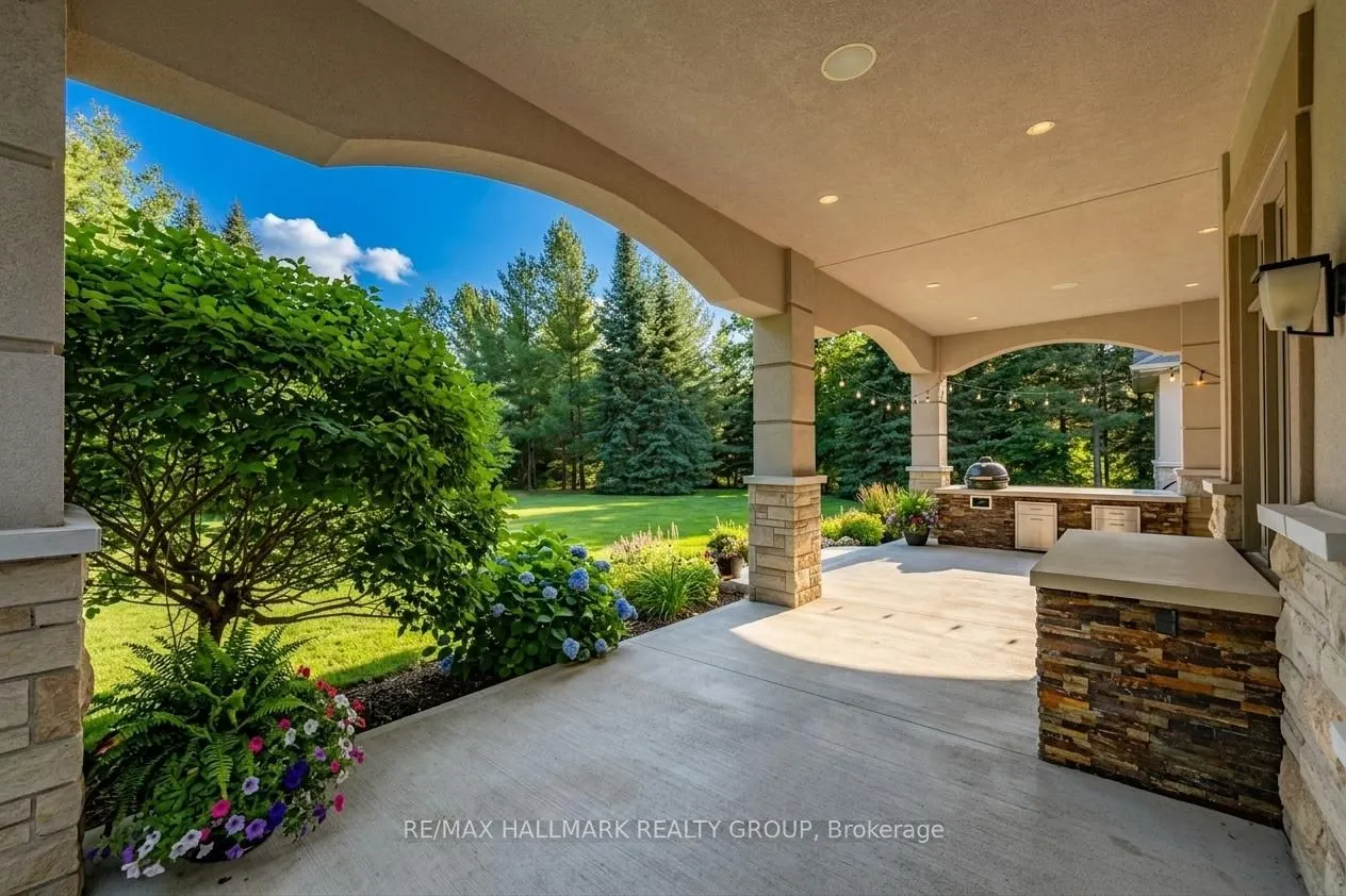5800 Queenscourt Crescent