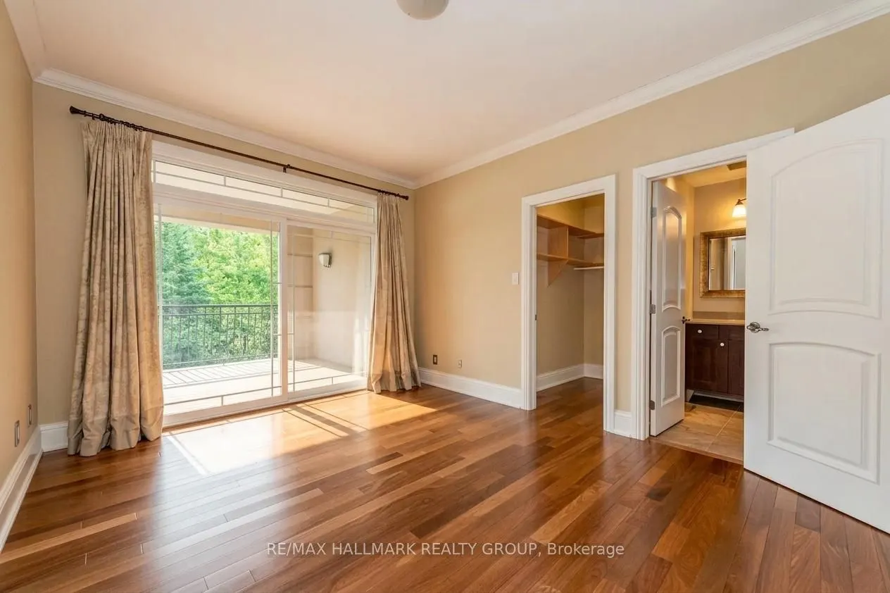 5800 Queenscourt Crescent