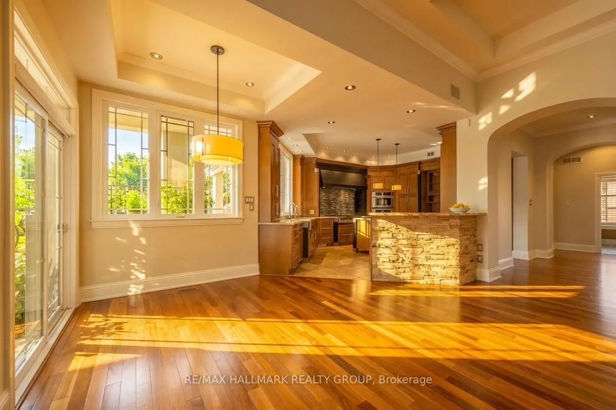 5800 Queenscourt Crescent