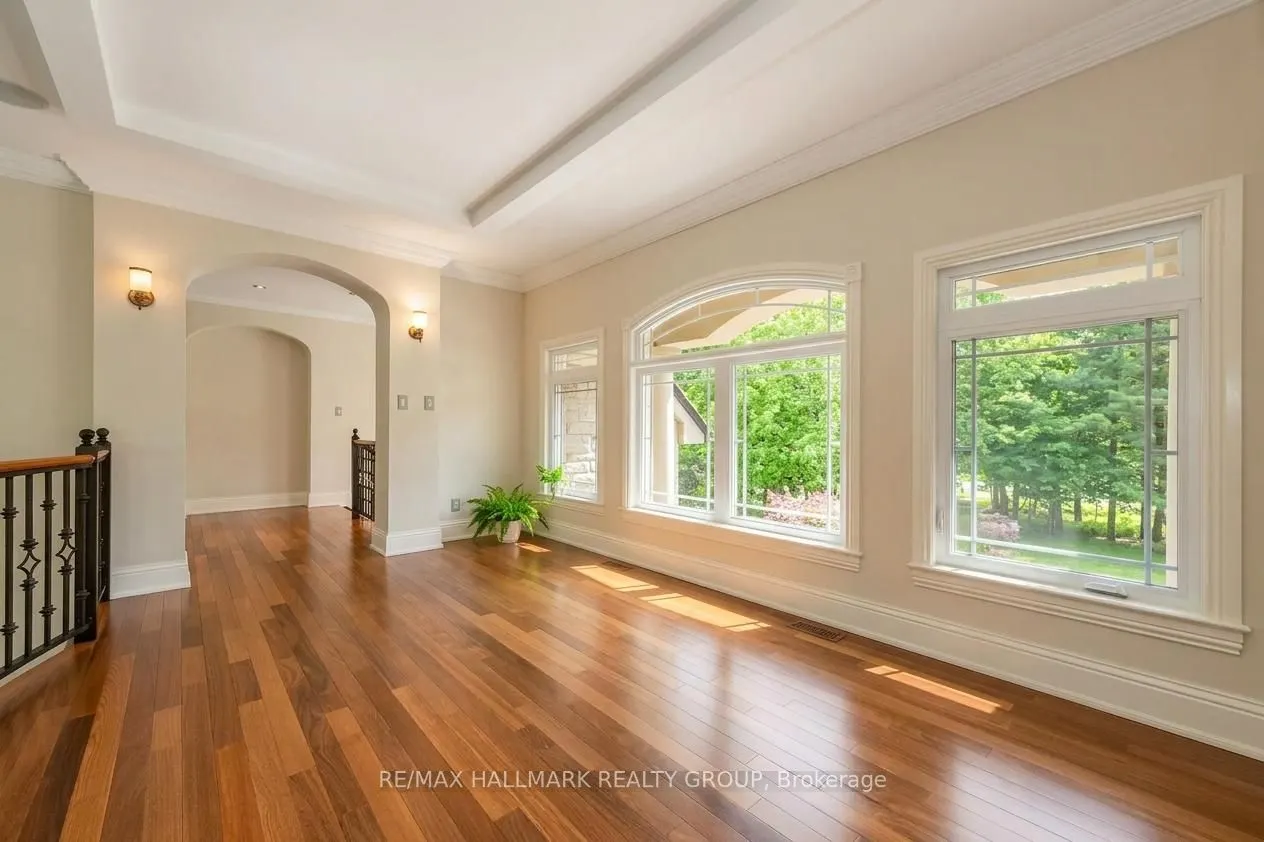 5800 Queenscourt Crescent