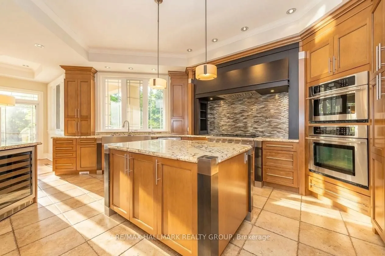 5800 Queenscourt Crescent