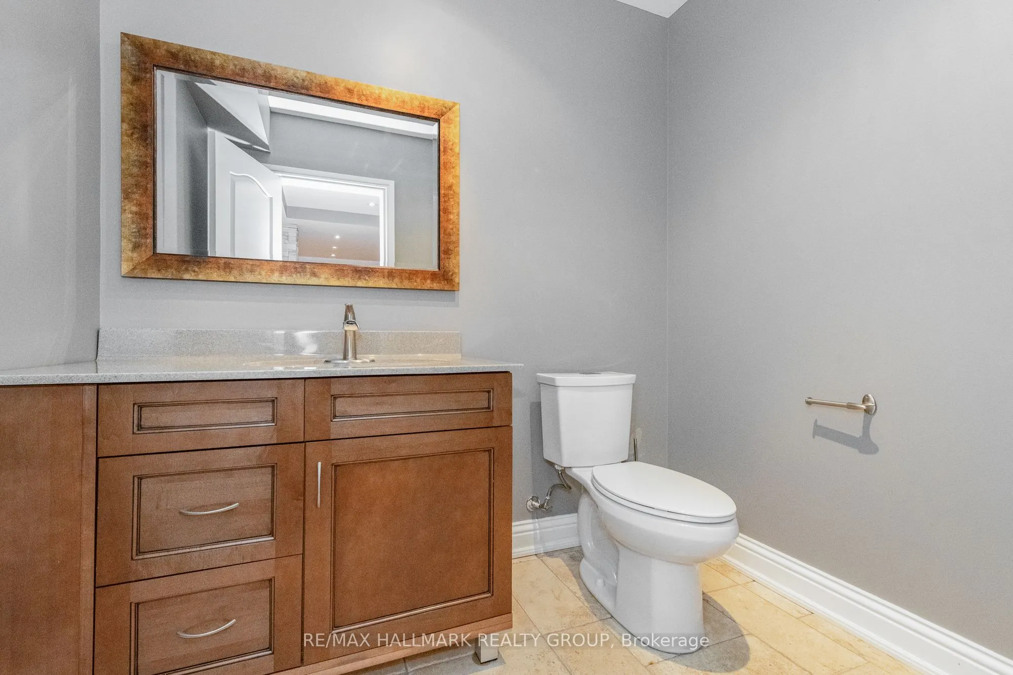 5800 Queenscourt Crescent