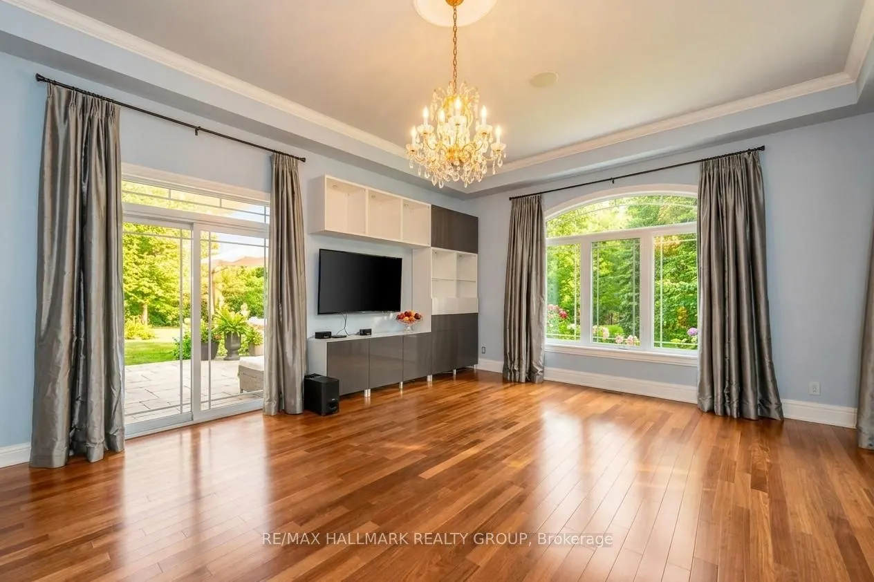 5800 Queenscourt Crescent