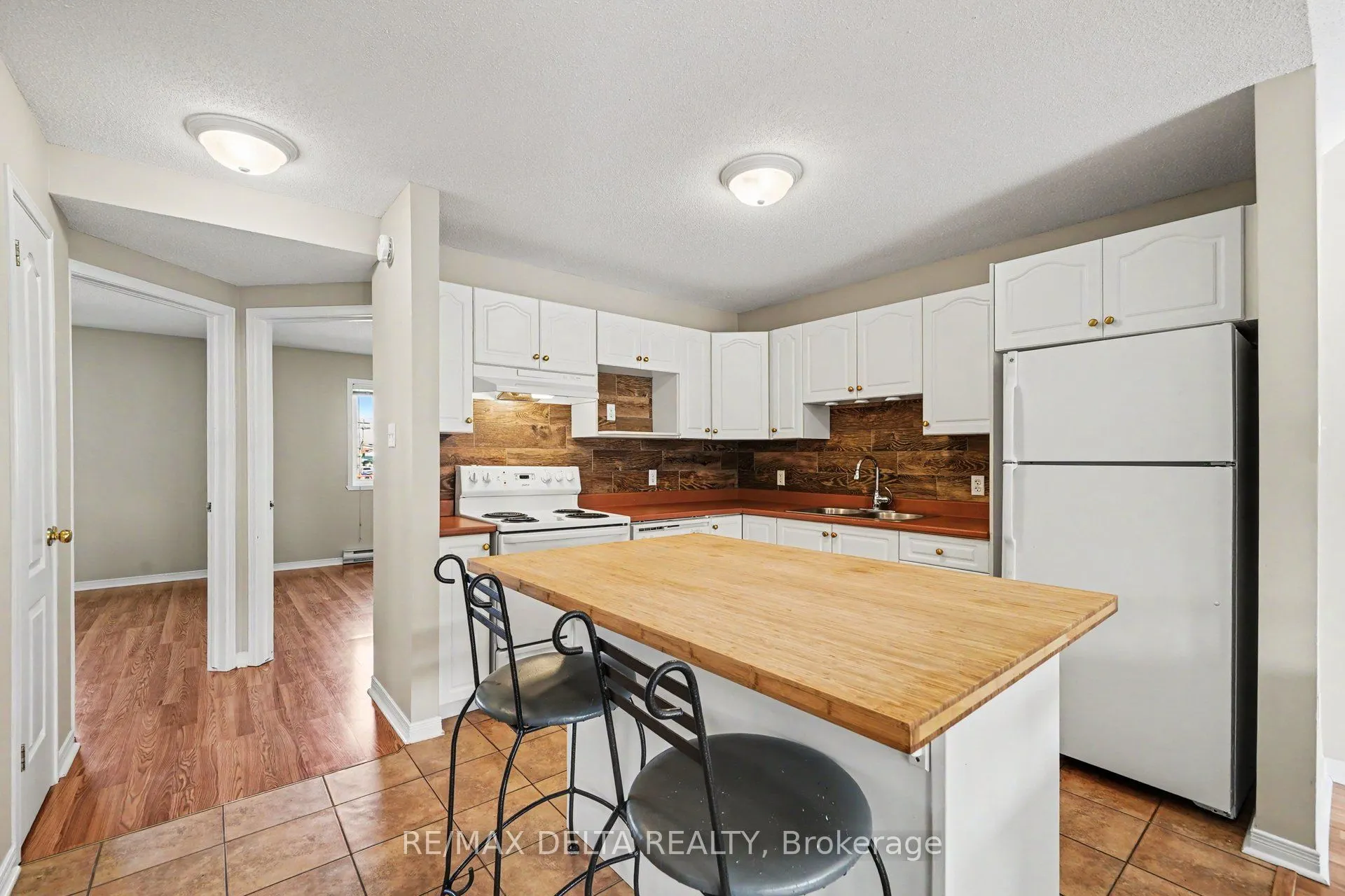 88 Lafleche Boulevard #204