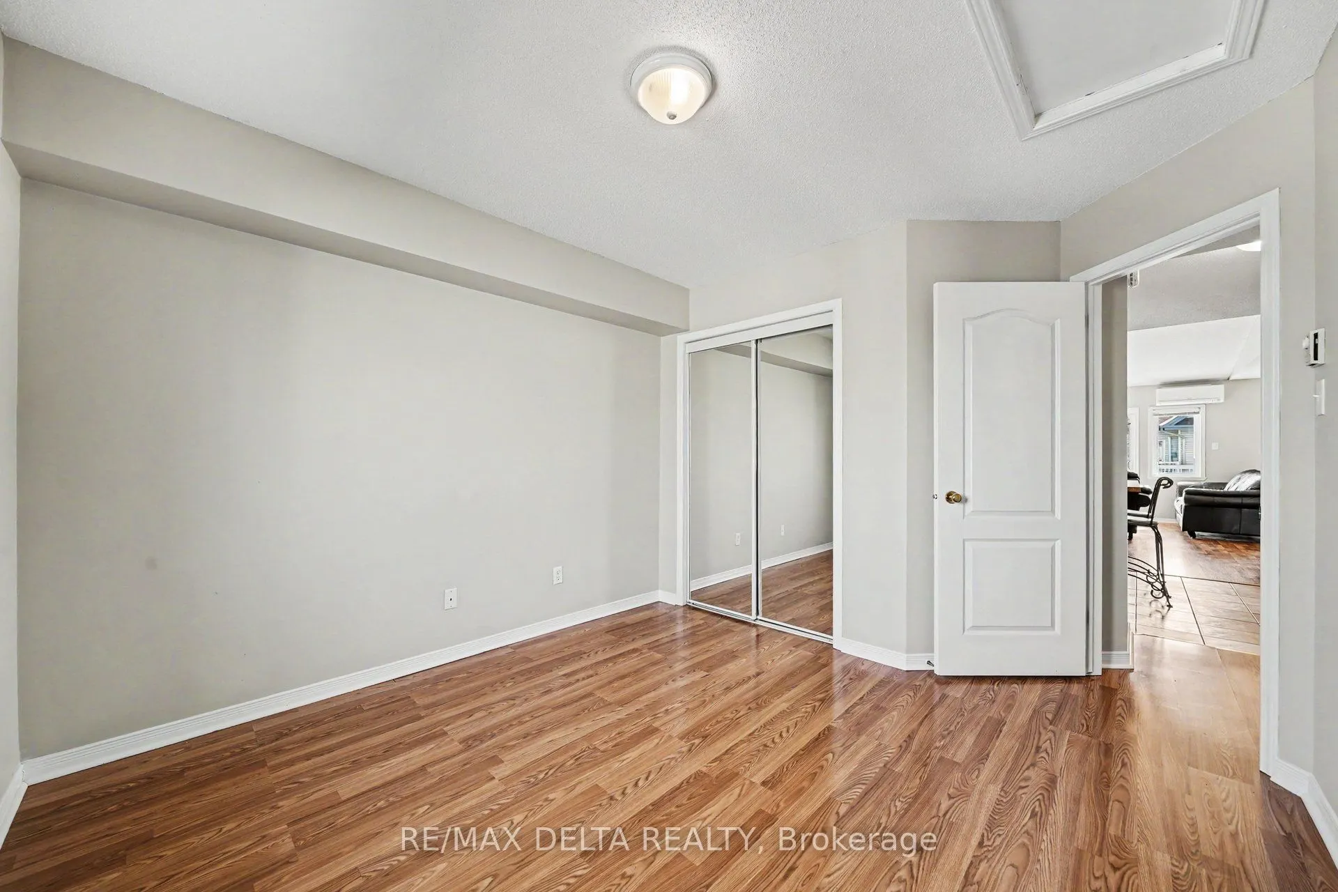 88 Lafleche Boulevard #204
