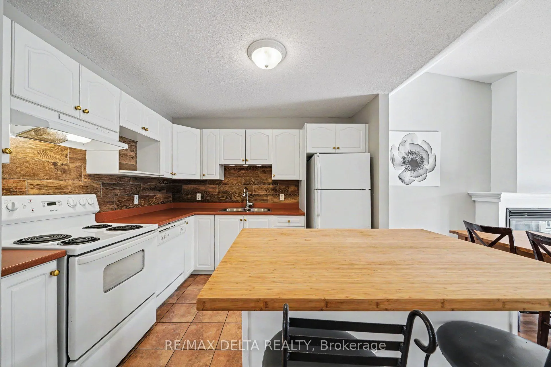 88 Lafleche Boulevard #204