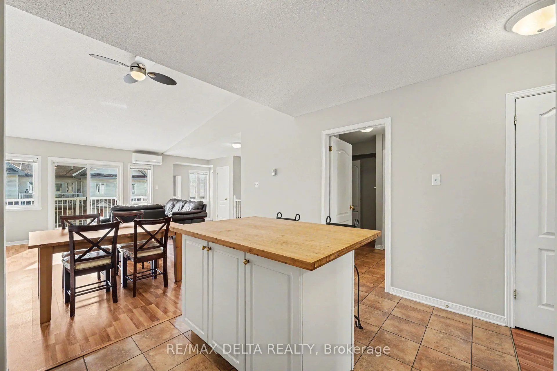 88 Lafleche Boulevard #204