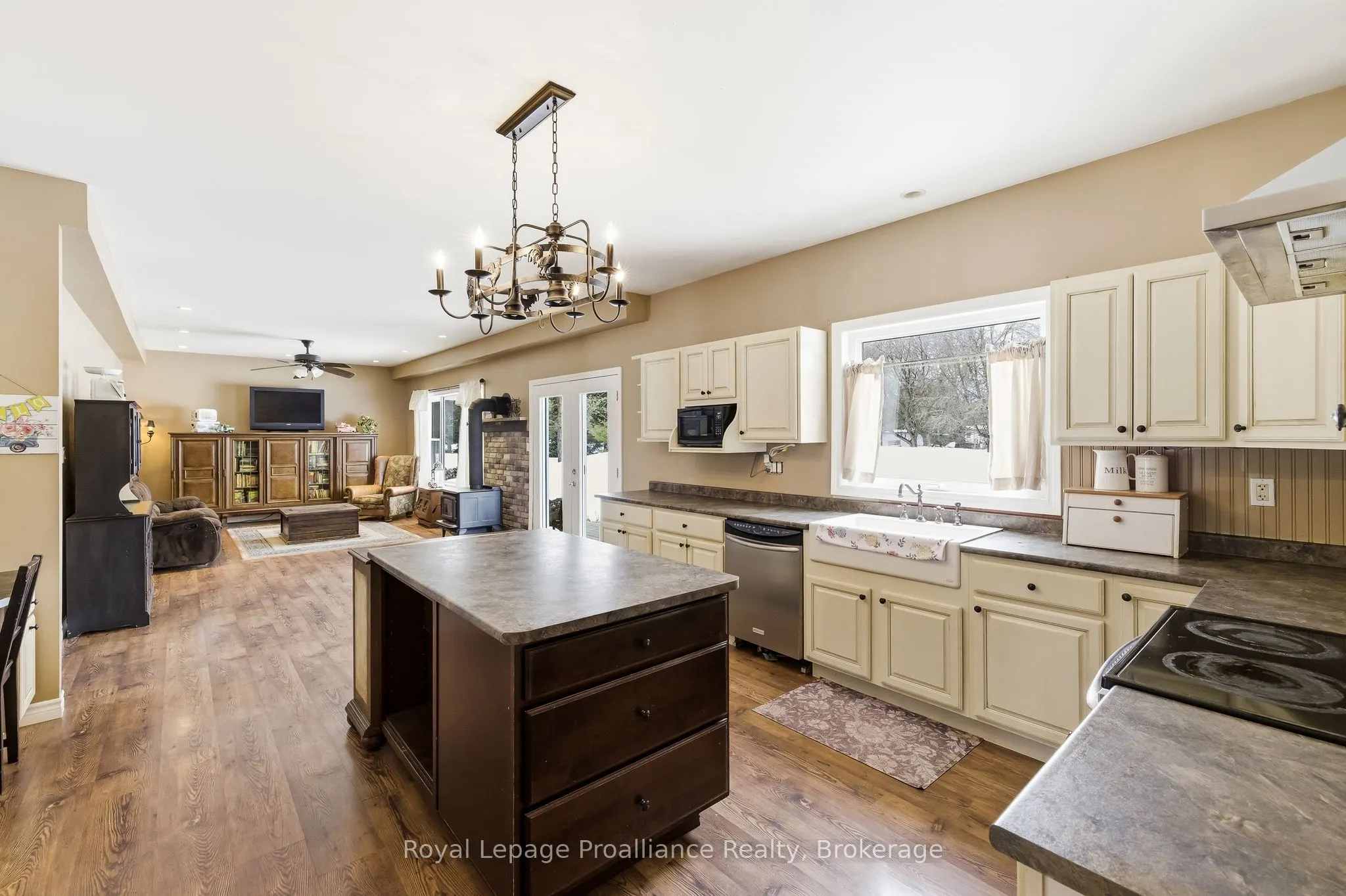 3937 Larose Crescent