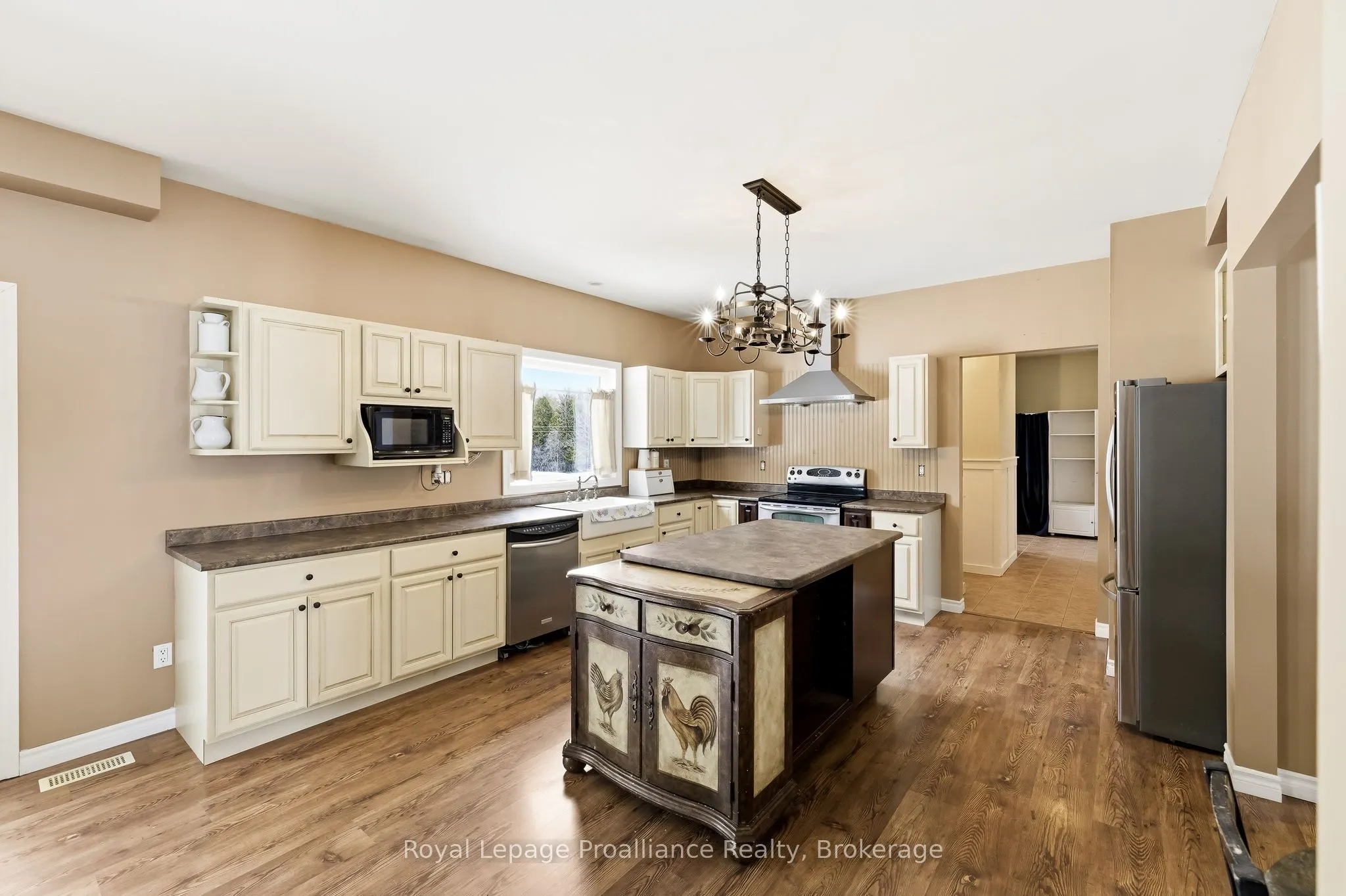 3937 Larose Crescent