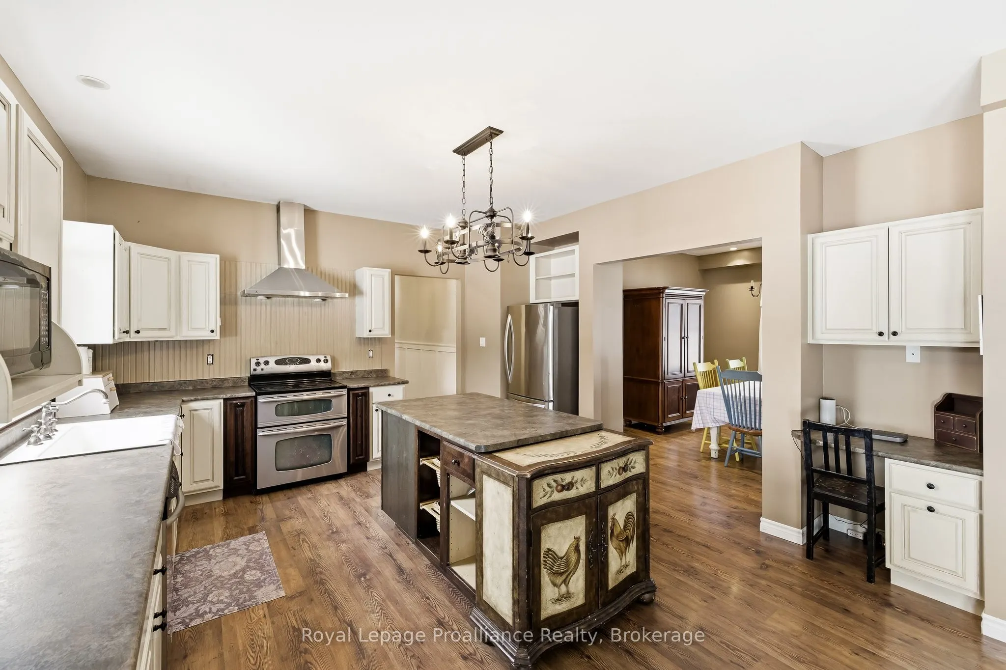 3937 Larose Crescent