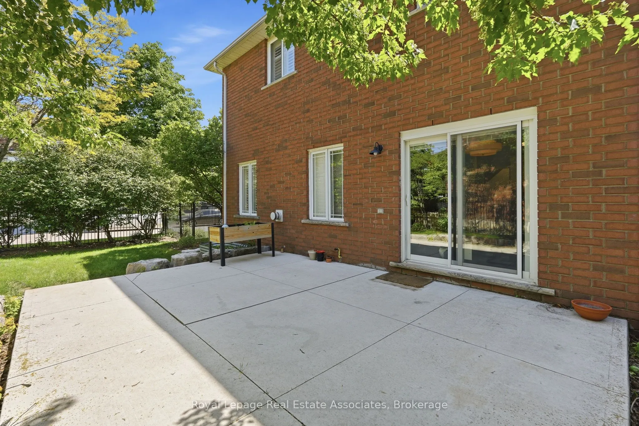 31 Commando Court