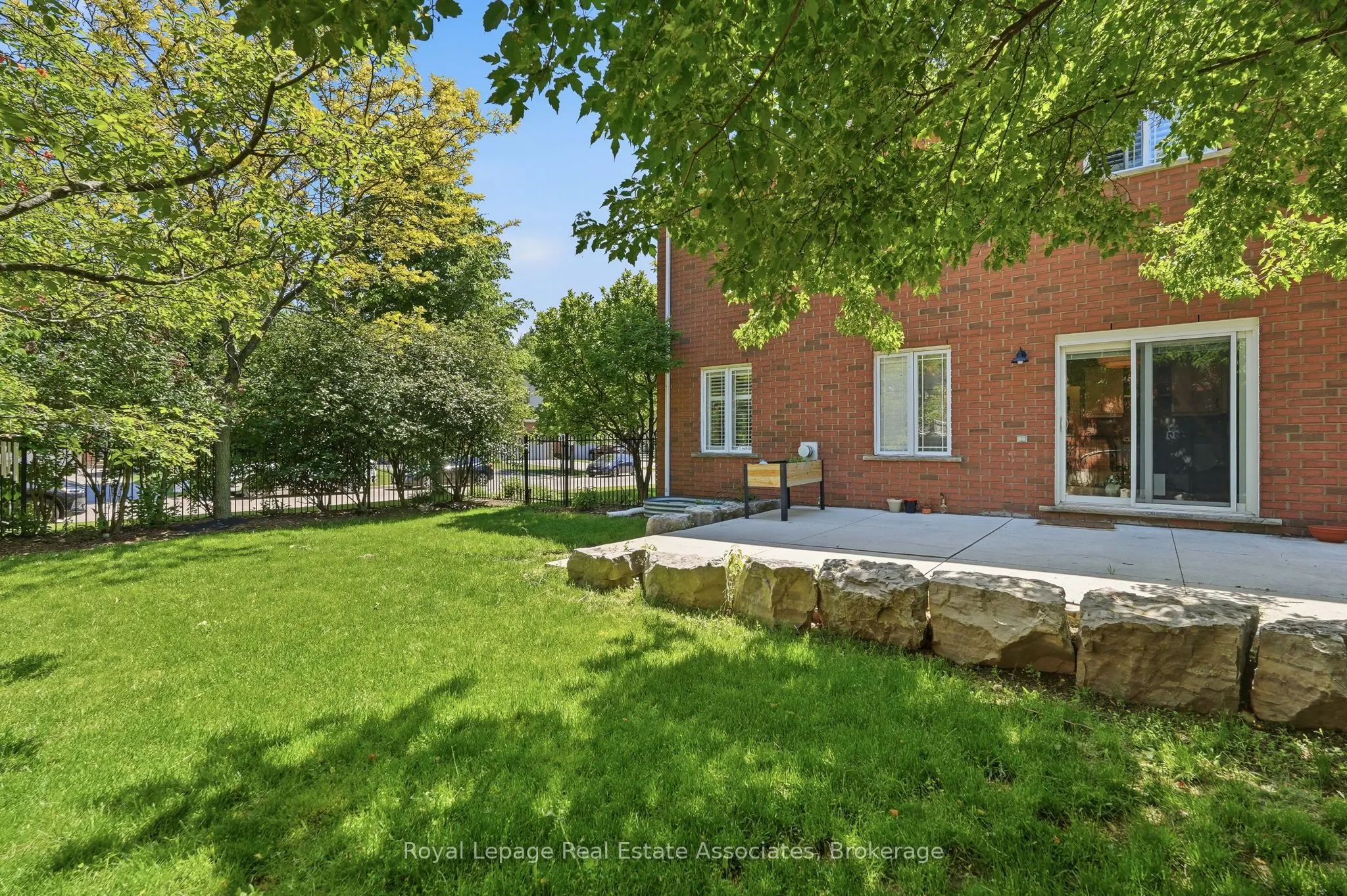 31 Commando Court