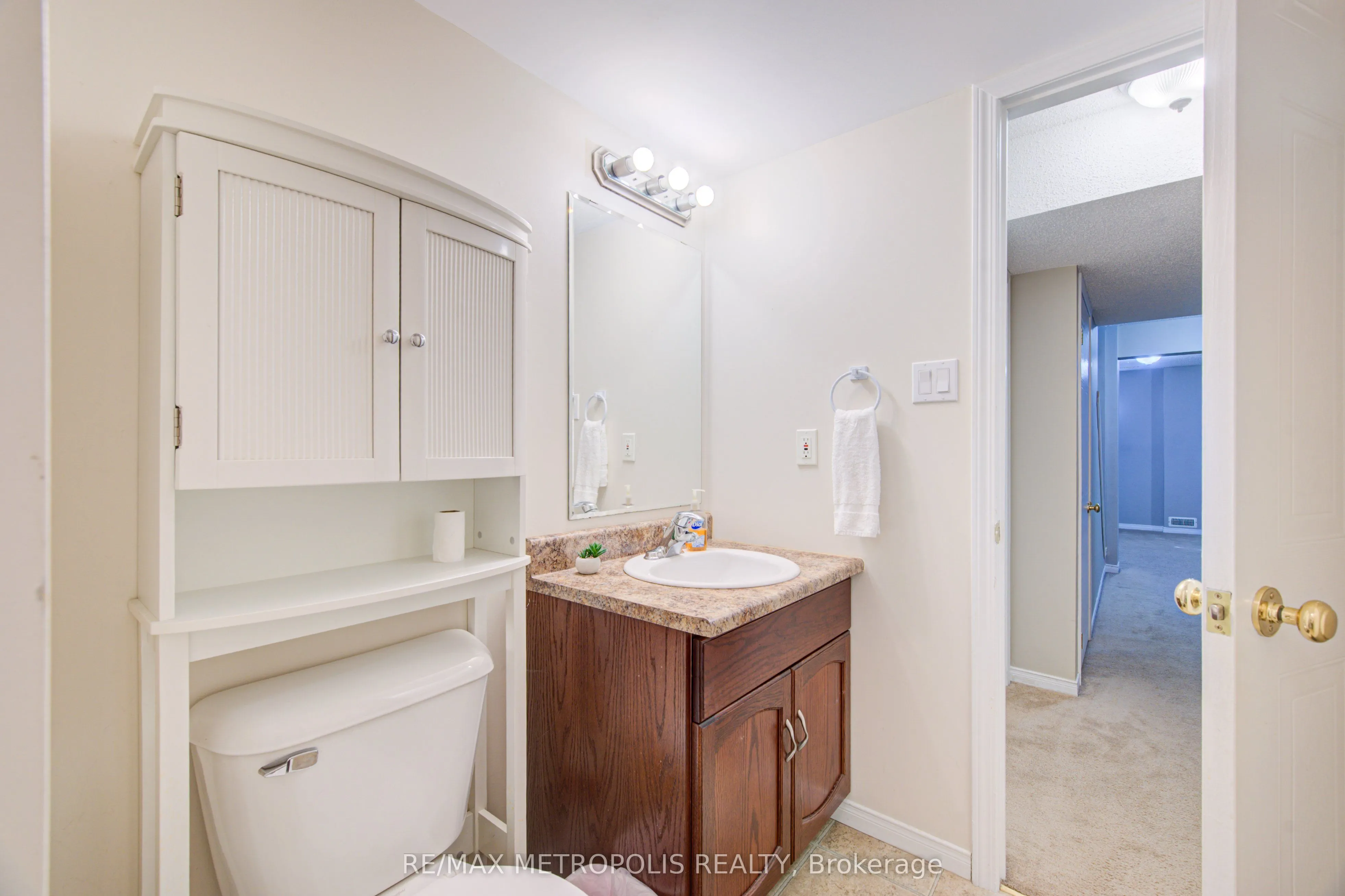 124 GOSLING Gardens #37