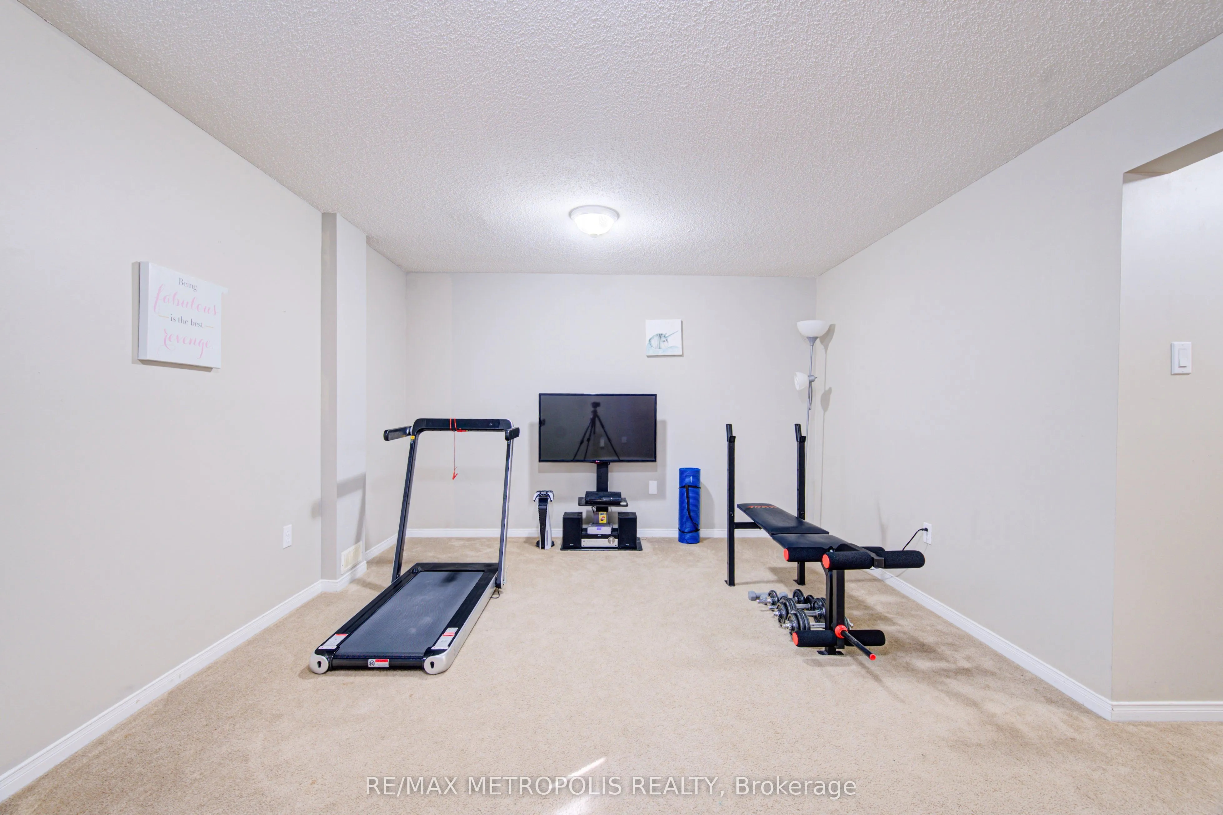 124 GOSLING Gardens #37