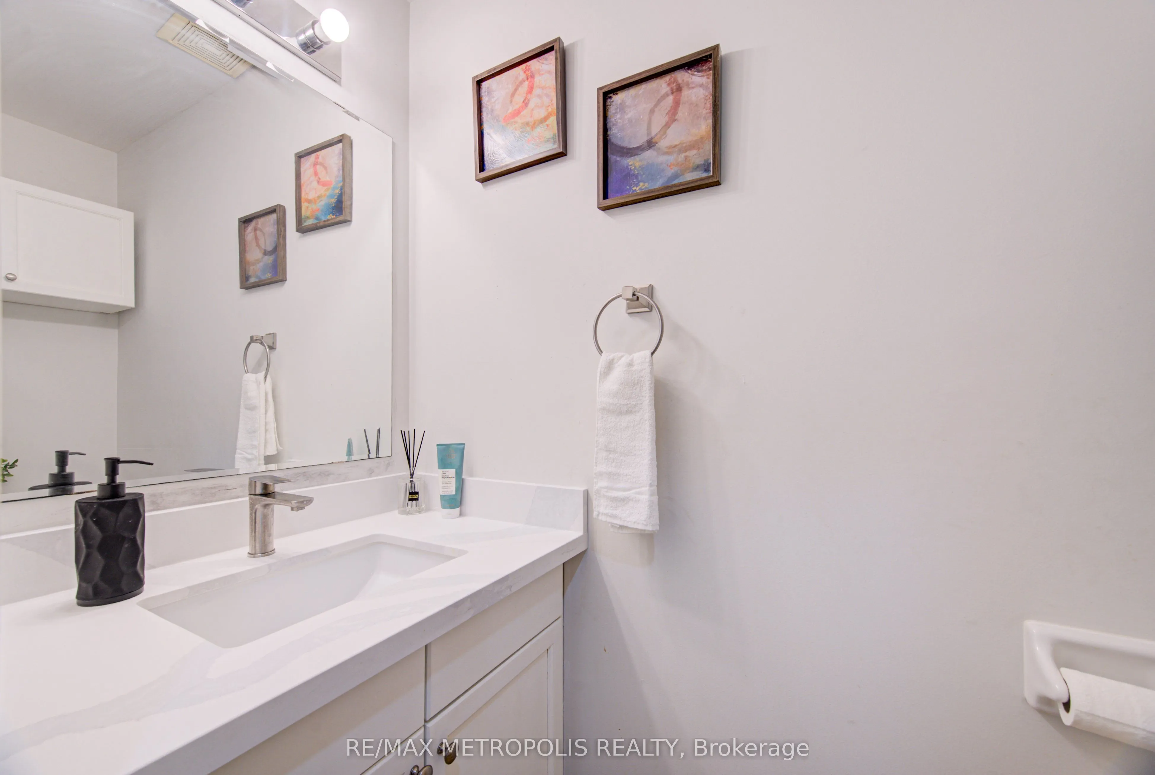 124 GOSLING Gardens #37