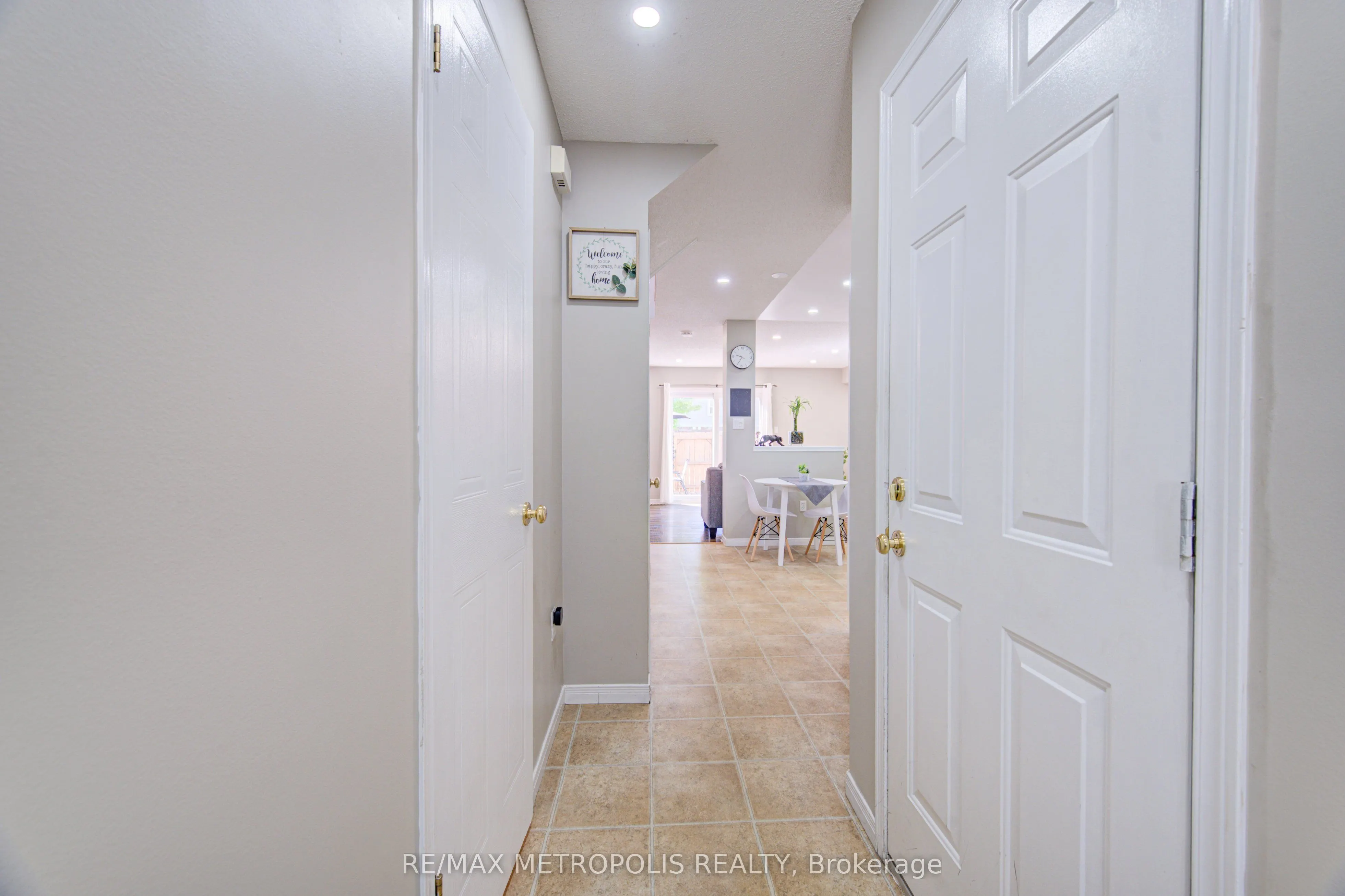 124 GOSLING Gardens #37