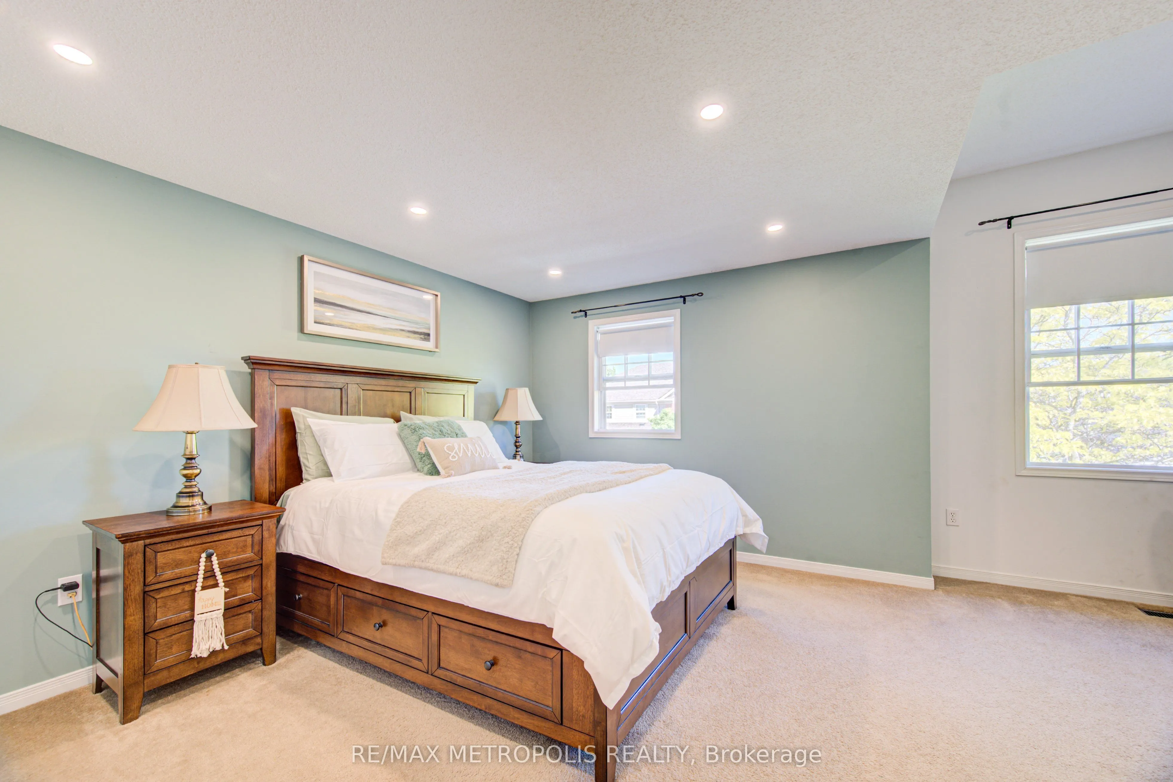 124 GOSLING Gardens #37
