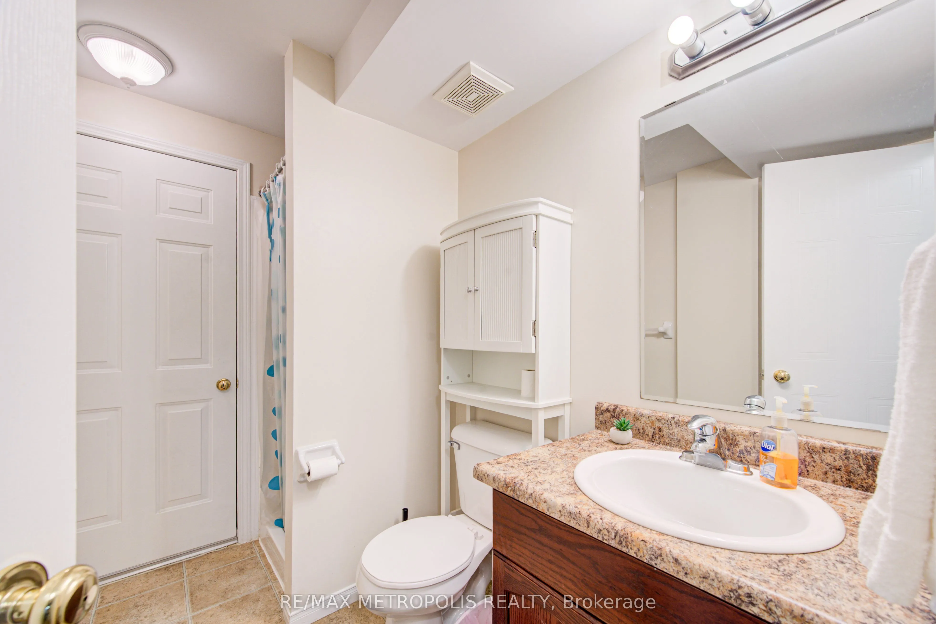 124 GOSLING Gardens #37
