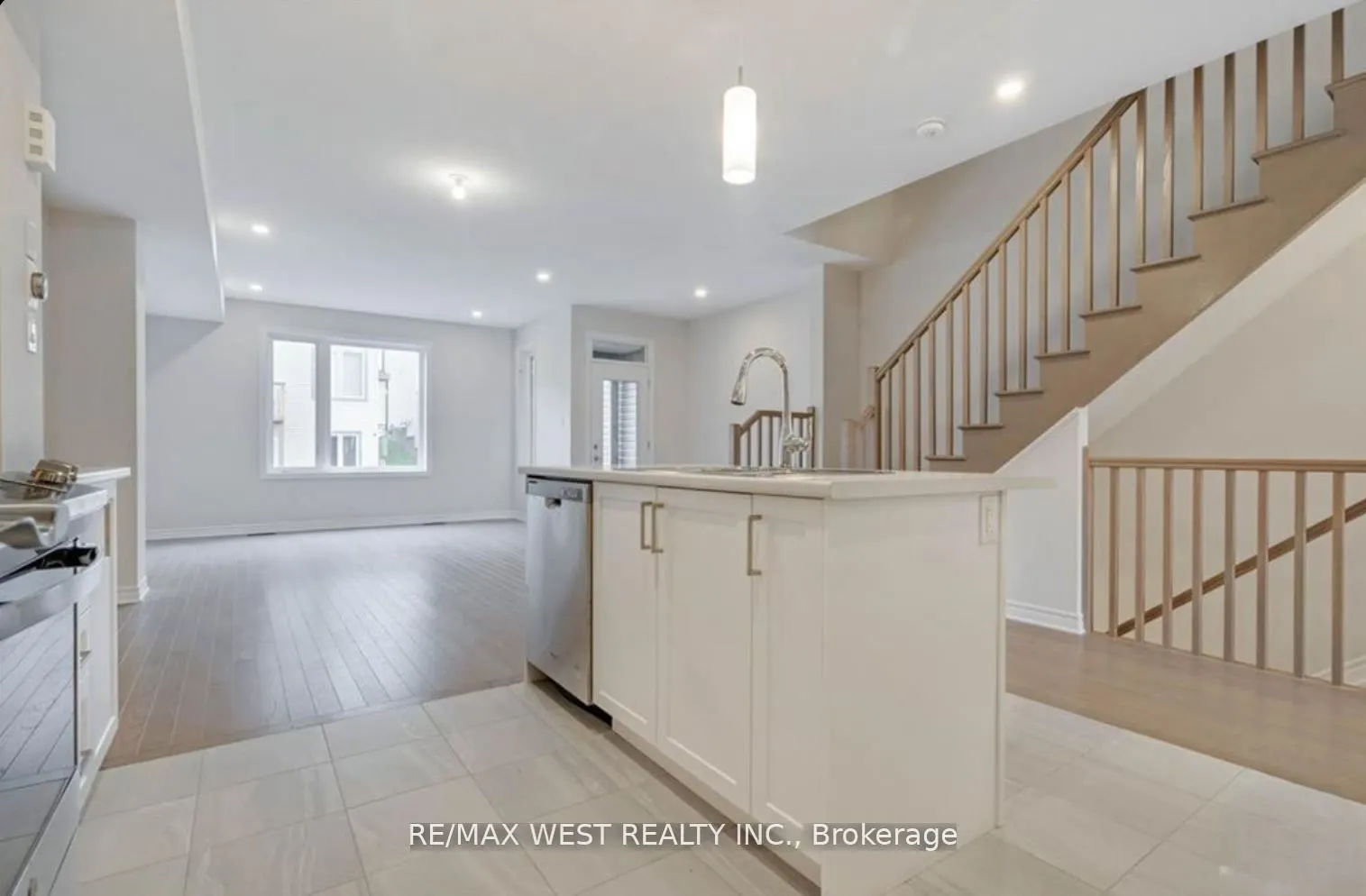 1026 Kijik Crescent